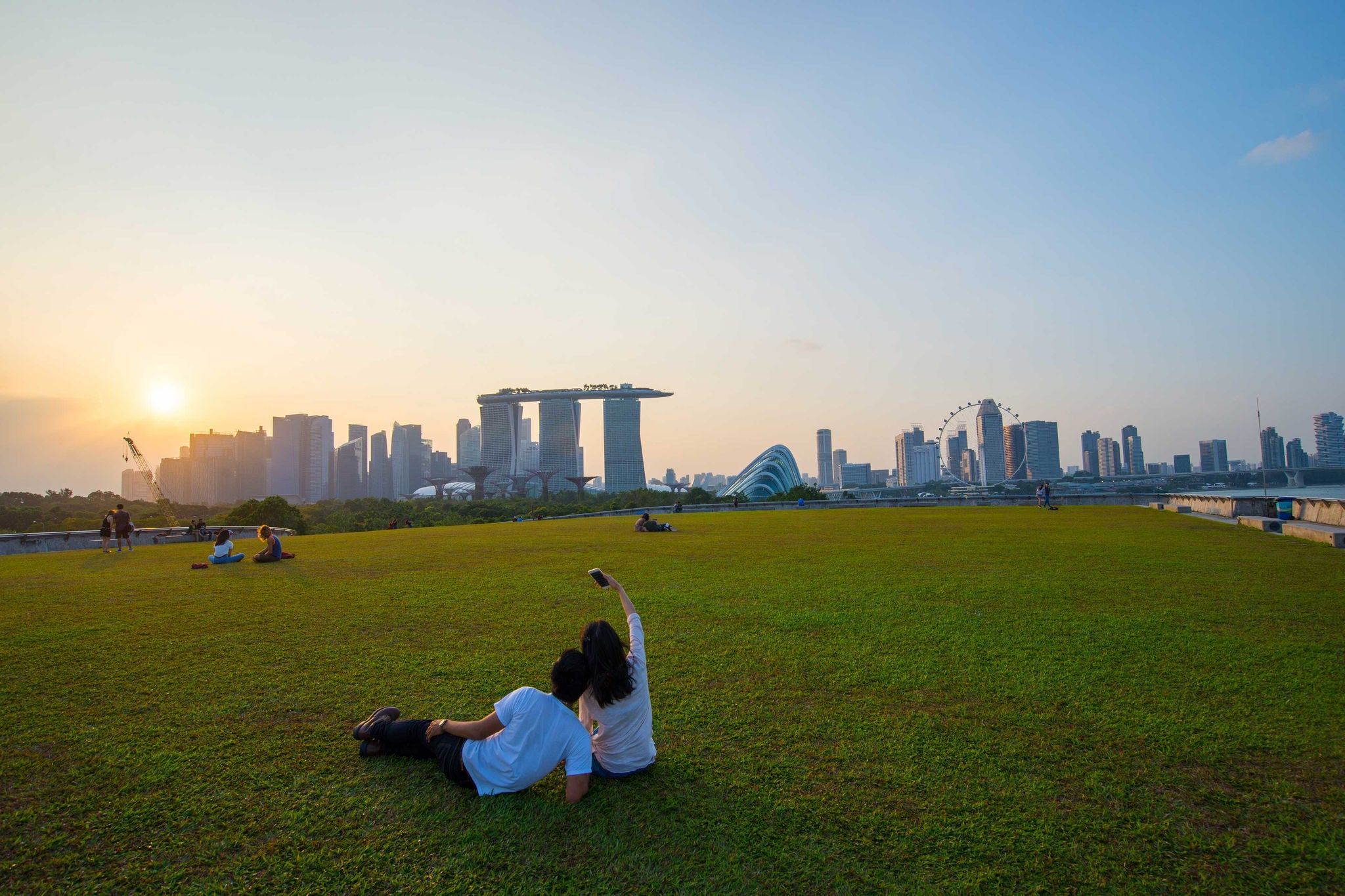 A couple is taking sefie