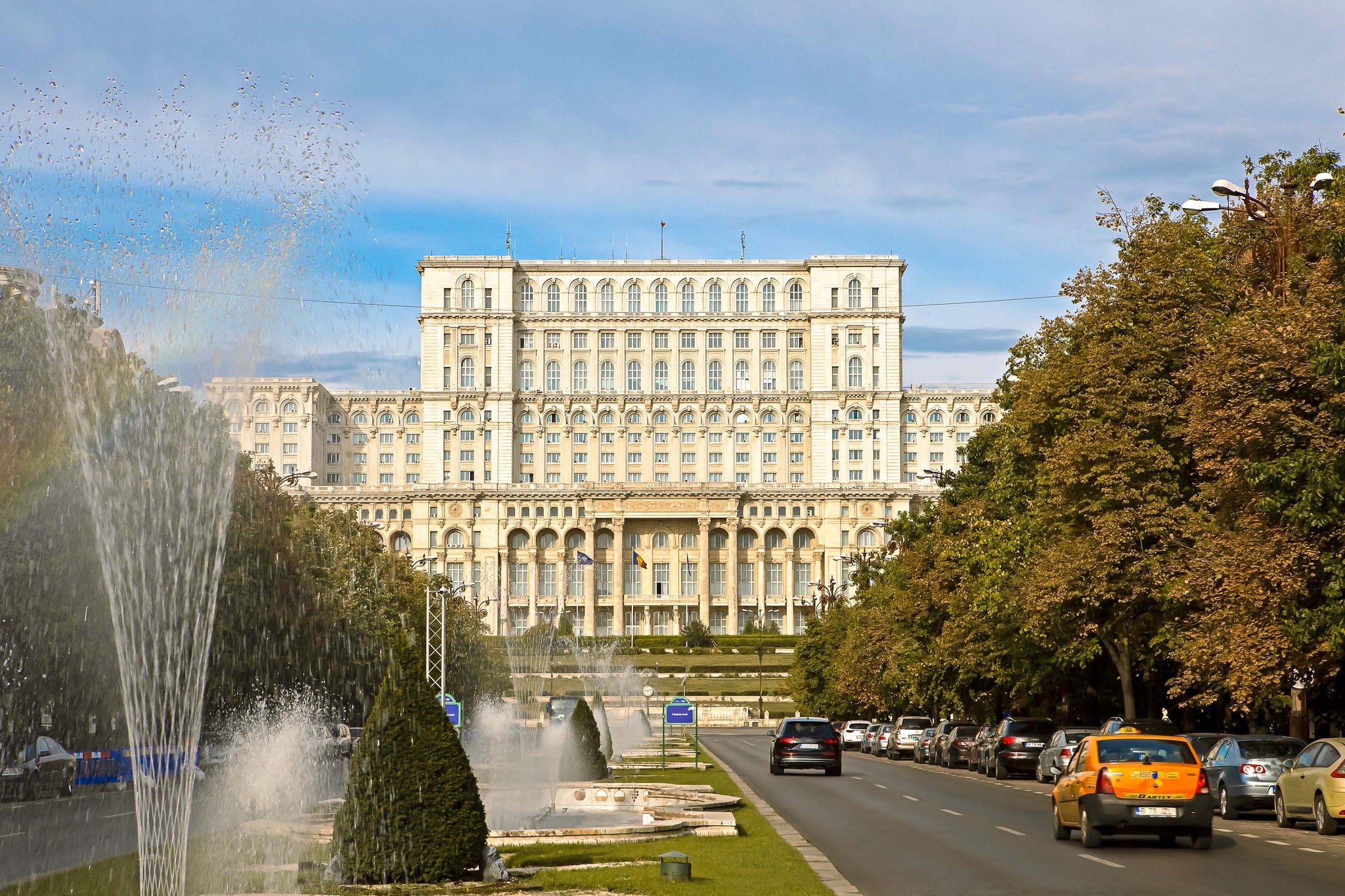 Blick auf den Parlamentspalast oder Palast des Volkes, Bukarest, Rumaenien