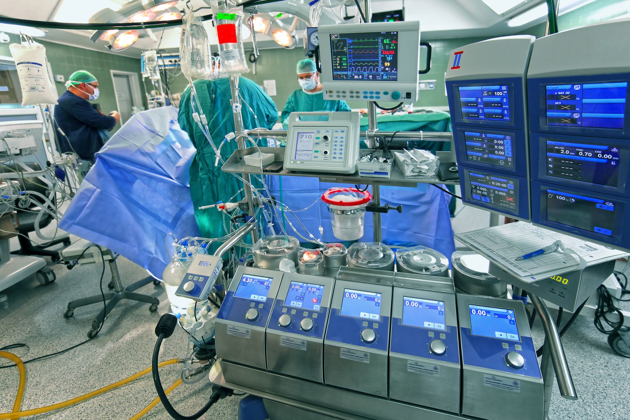 Ey cardiopulmonary bypass machine hero