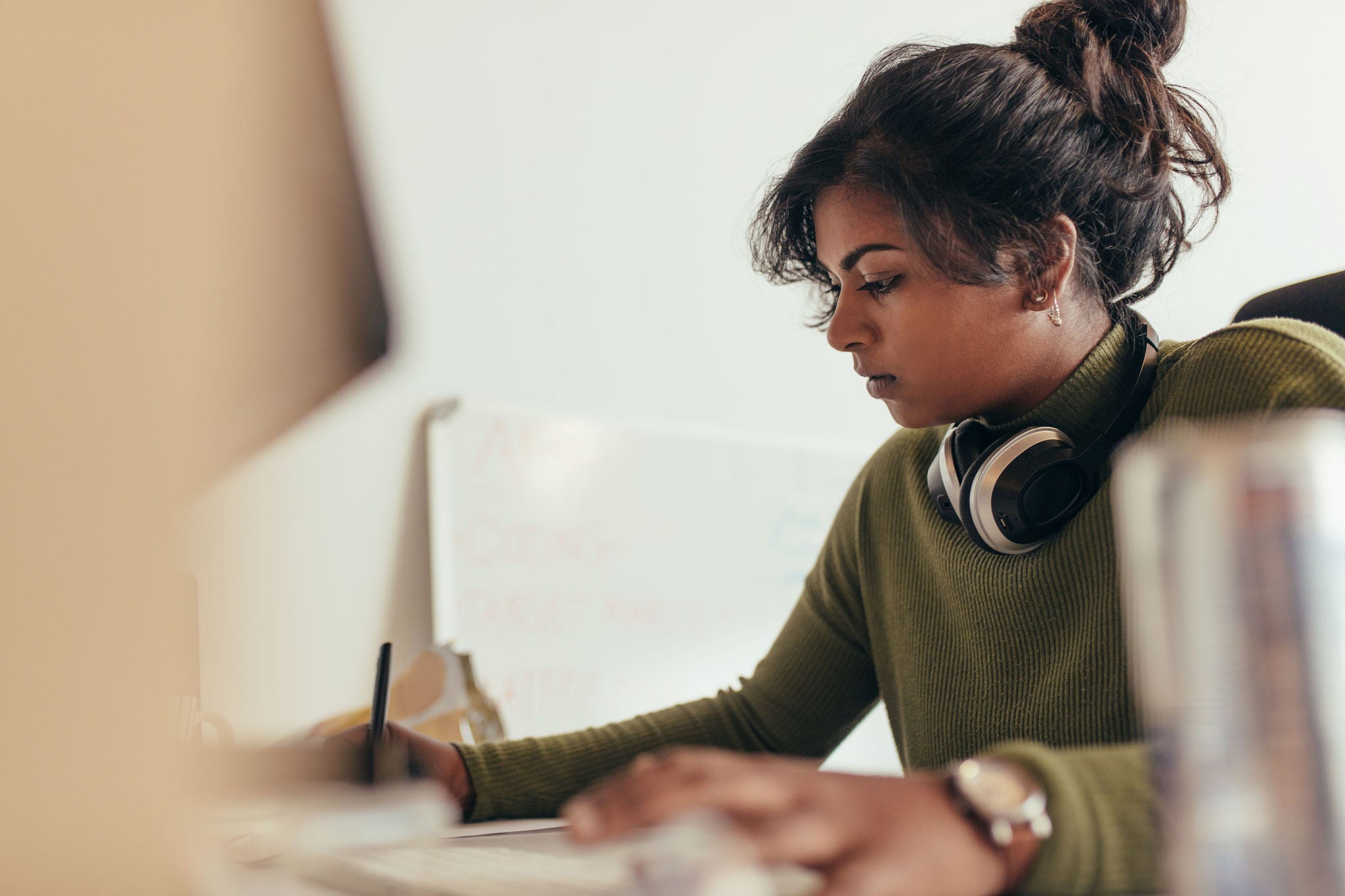 EY female computer programmer working at her desk