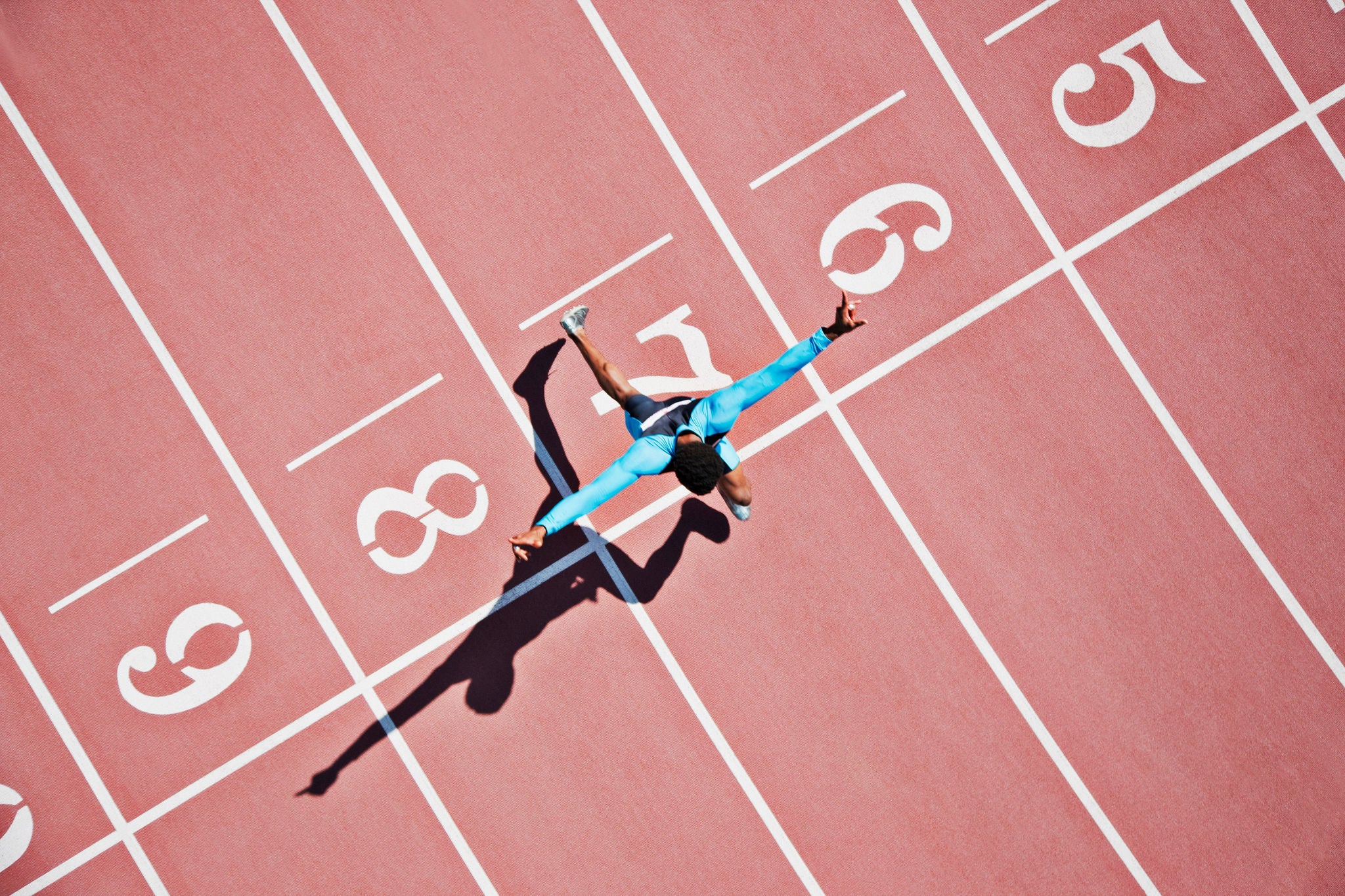 ey-runner-crossing-finishing-line-on-track