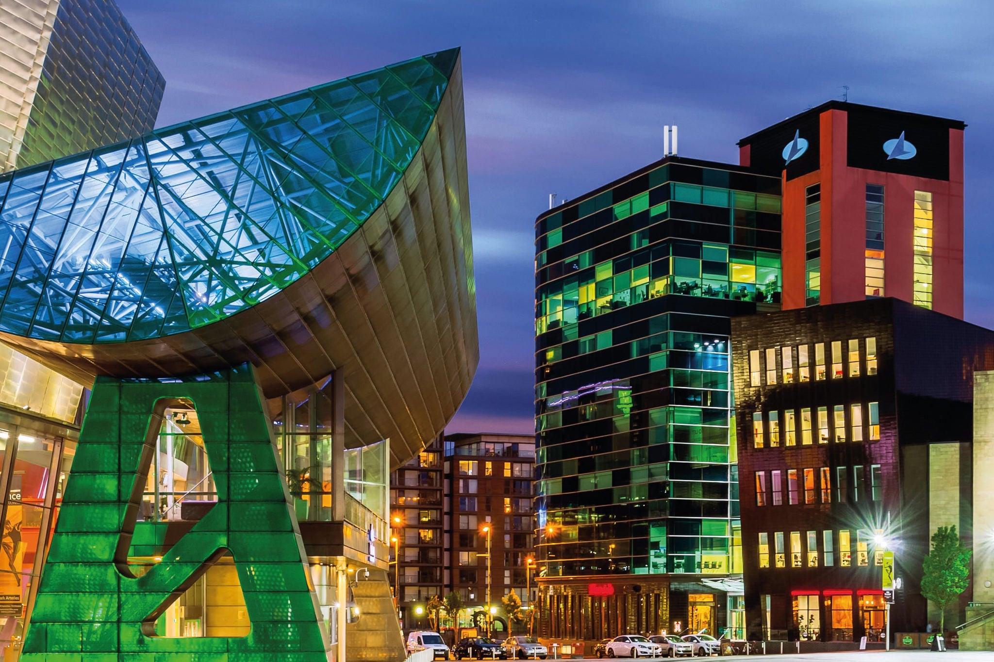 ey-modern-buildings-at-night