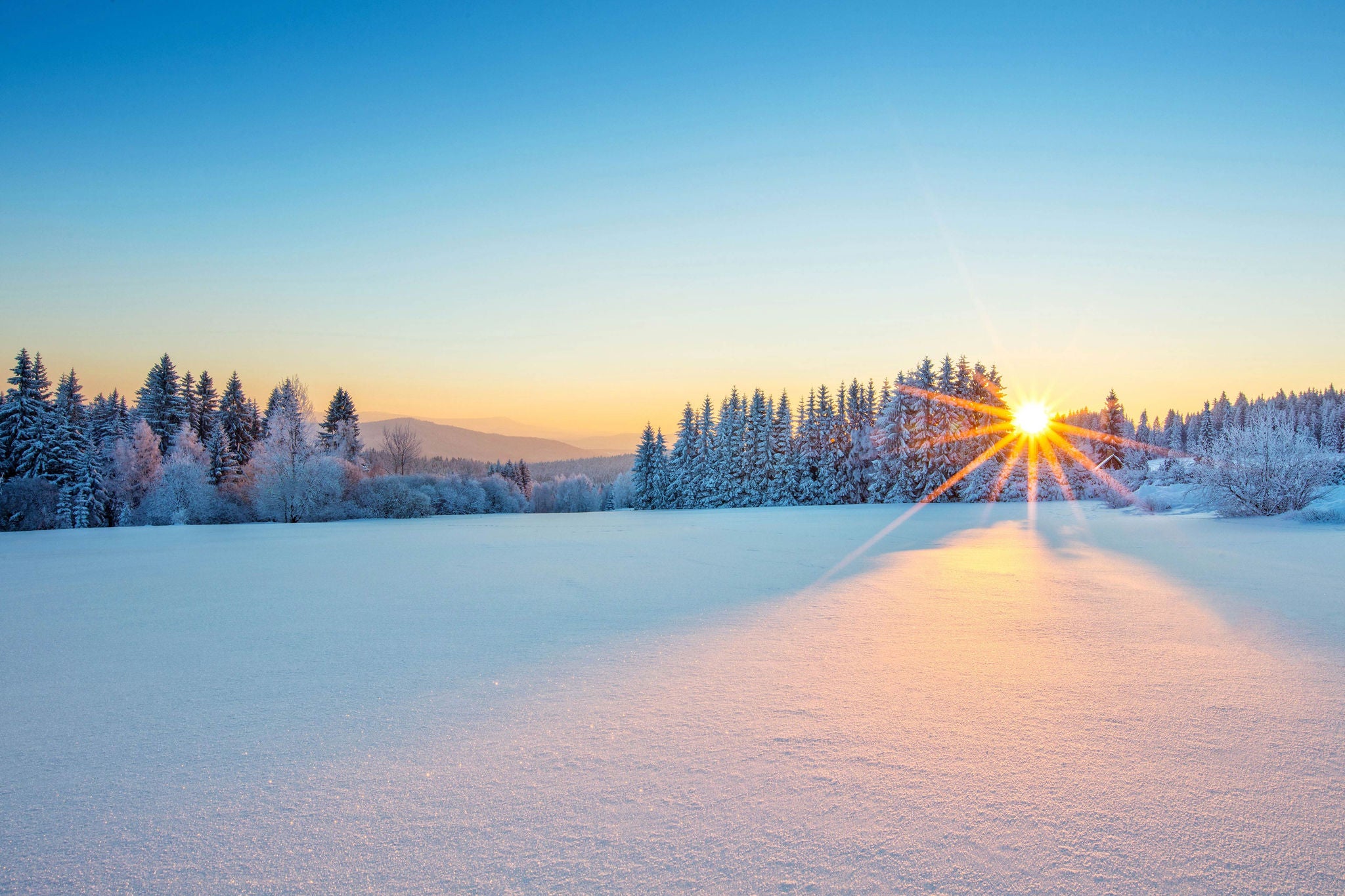 EY - Majestic sunrise in the winter mountains landscape