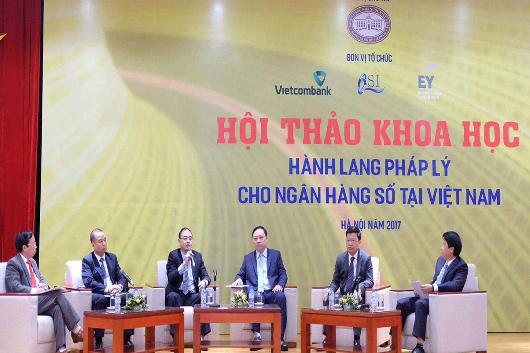 Hội thảo khoa học “Hành lang pháp lý cho ngân hàng số tại Việt Nam”, Ngân hàng Nhà nước Việt Nam chủ trì, năm 2017