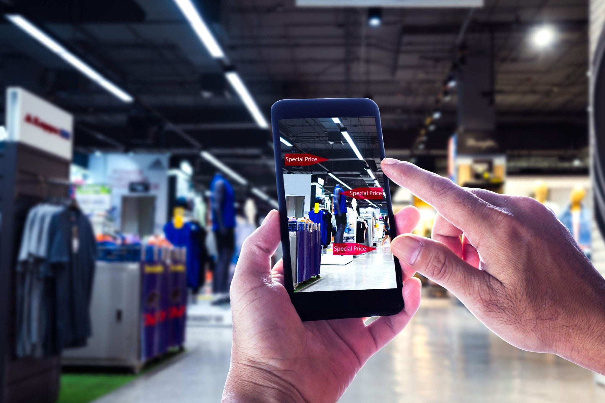 Smartphone montrant des promos dans un magasin.