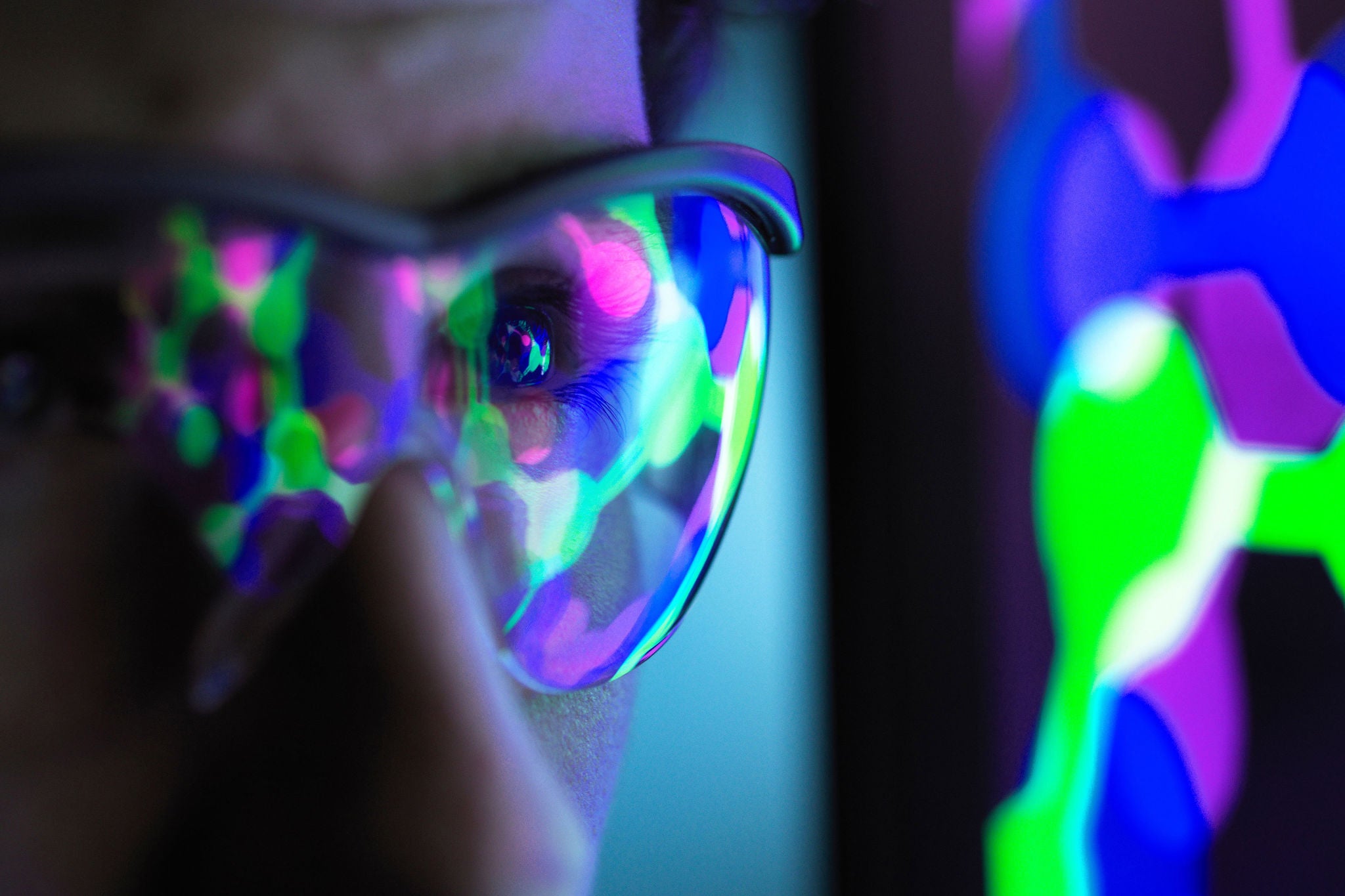 Student understanding the design of a molecular structure on computer screen in laboratory, close up