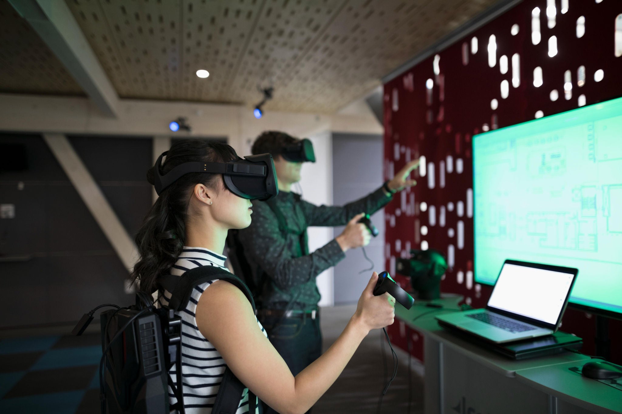  Two people immersed in virtual reality