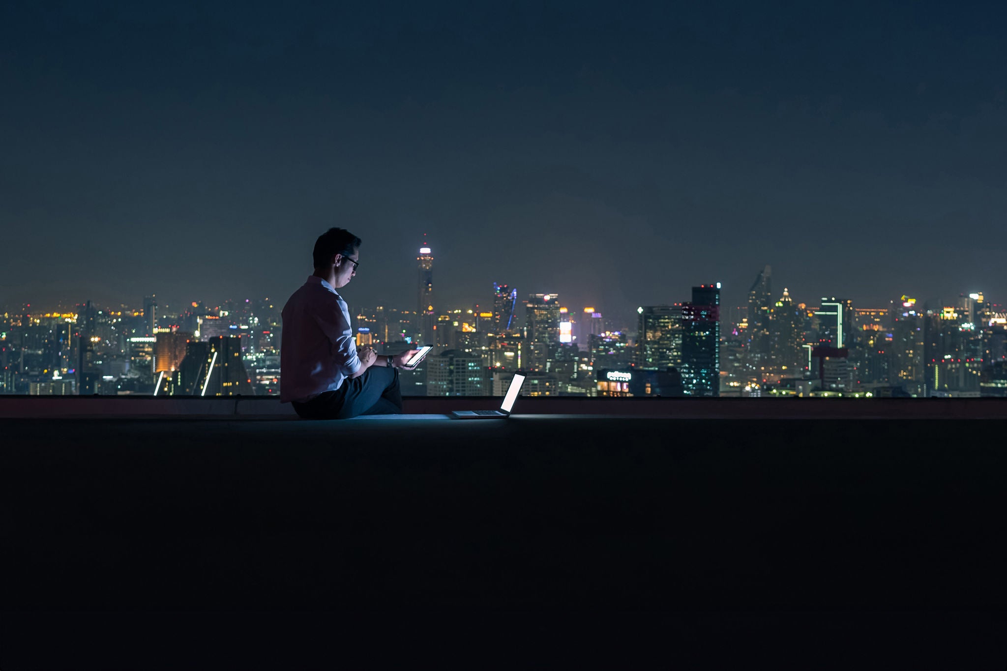 Businessman-sitting-at-the-top-of-the-building