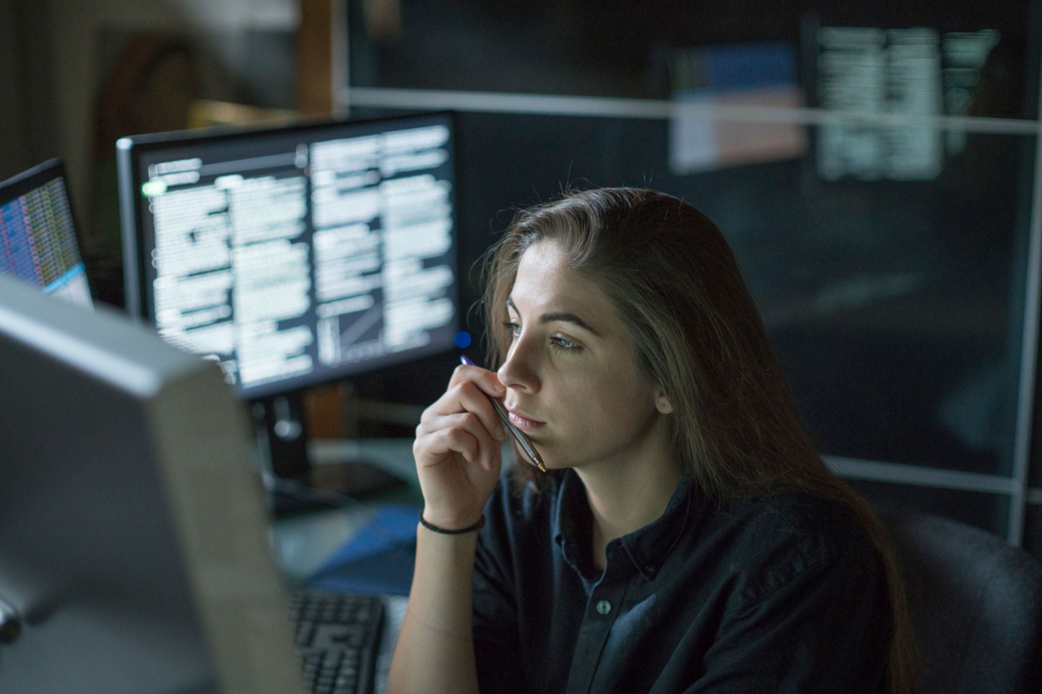 Women looking at the desktop