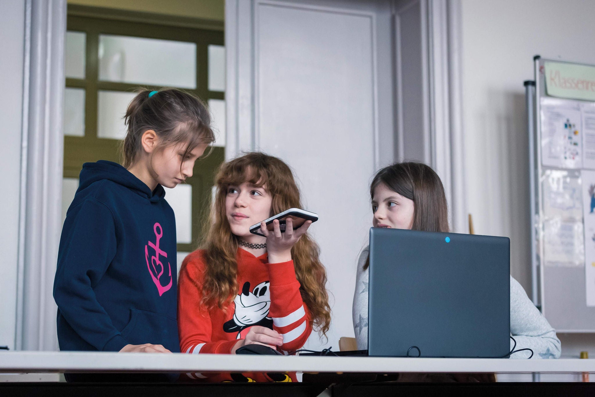 girls attend an ITC session in germany