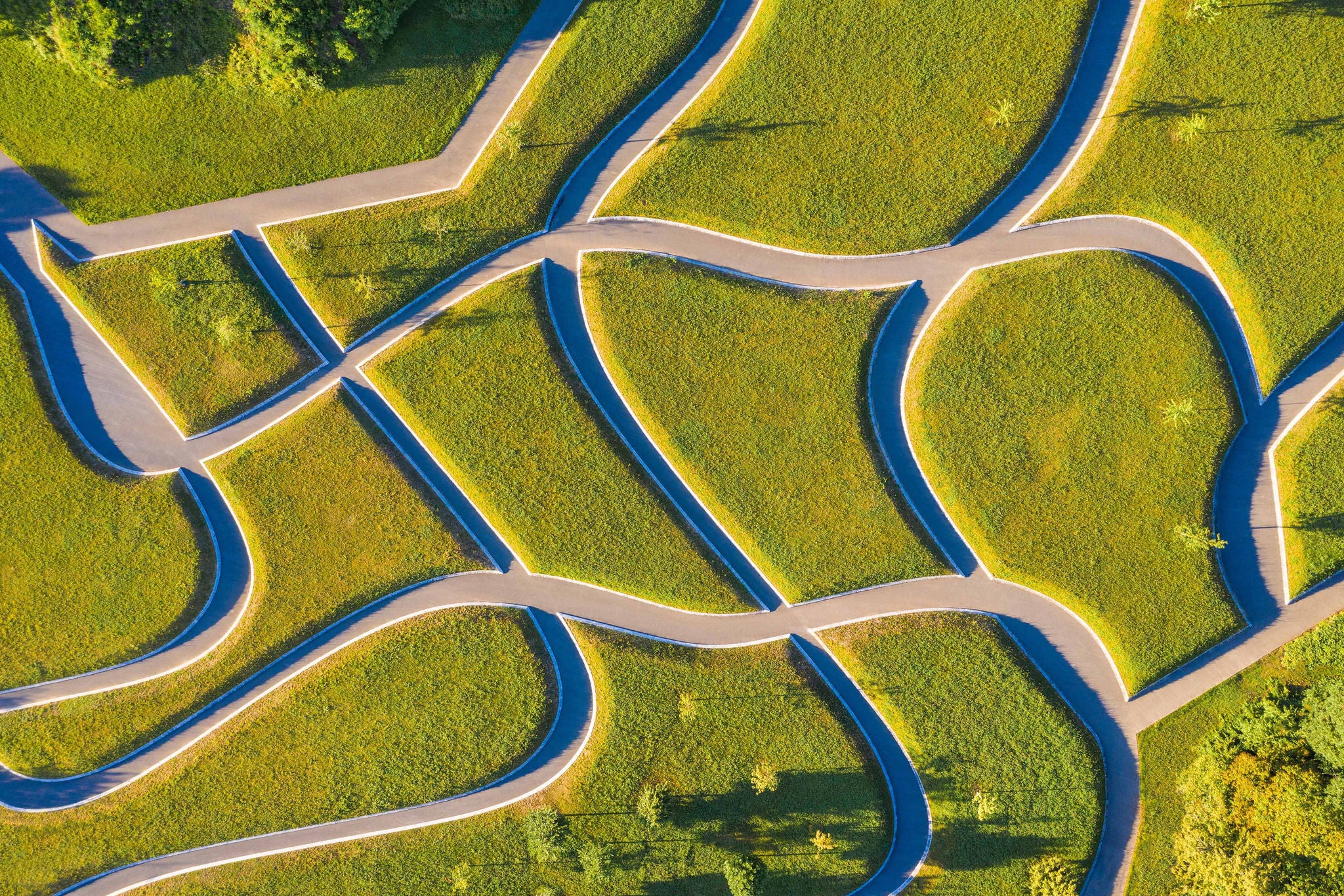 Germany, Baden-Wurttemberg, Stuttgart, Aerial view on intersecting footpaths in Killesbergpark