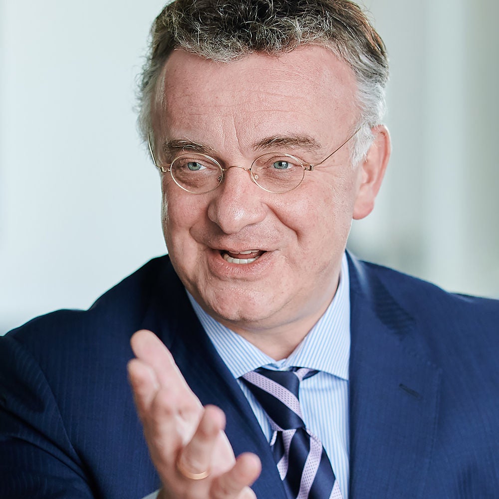 Evonik, Chemie, Christian Kullmann, Vorstandsvorsitzender, im Interview, in seinem Büro in Essen, Januar 2020 .

Evonik, chemical industry, Christian Kullmann, Chairmann of the Executive Board, CEO, in his office, interview, in January 2020
.