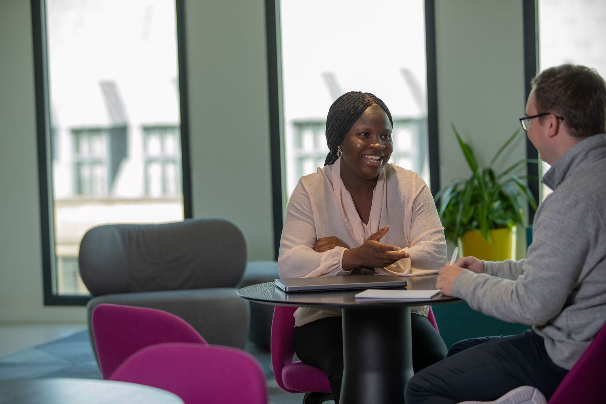 Two colleagues talking 