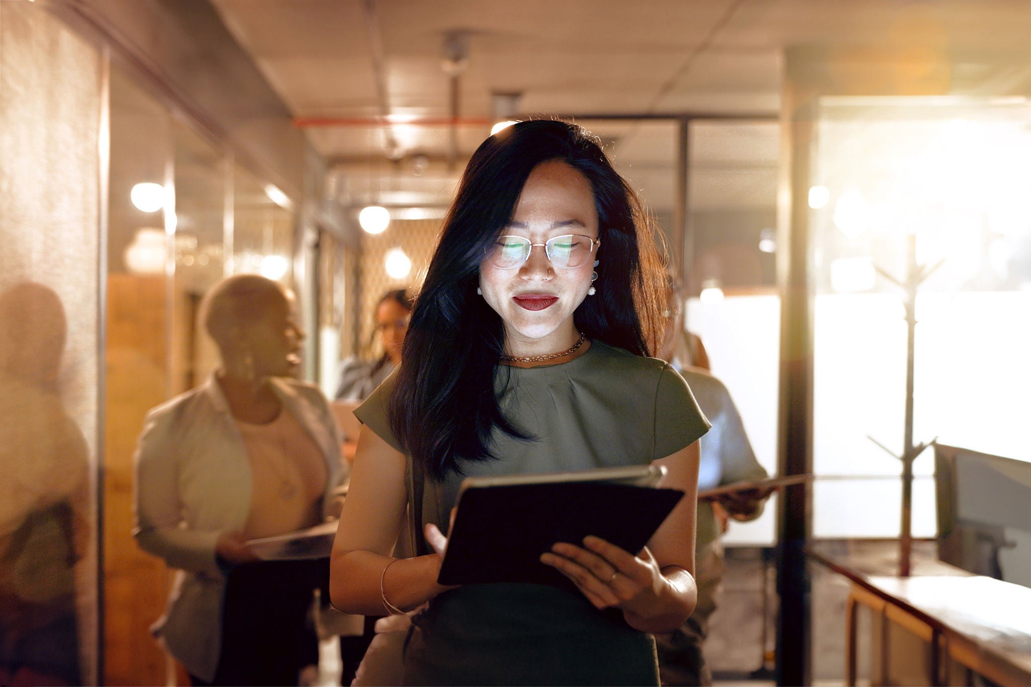 Woman holding ipad with hands