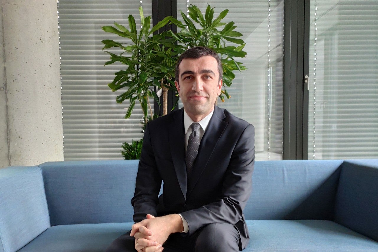 Photographic portrait of Serhat Akmeşe