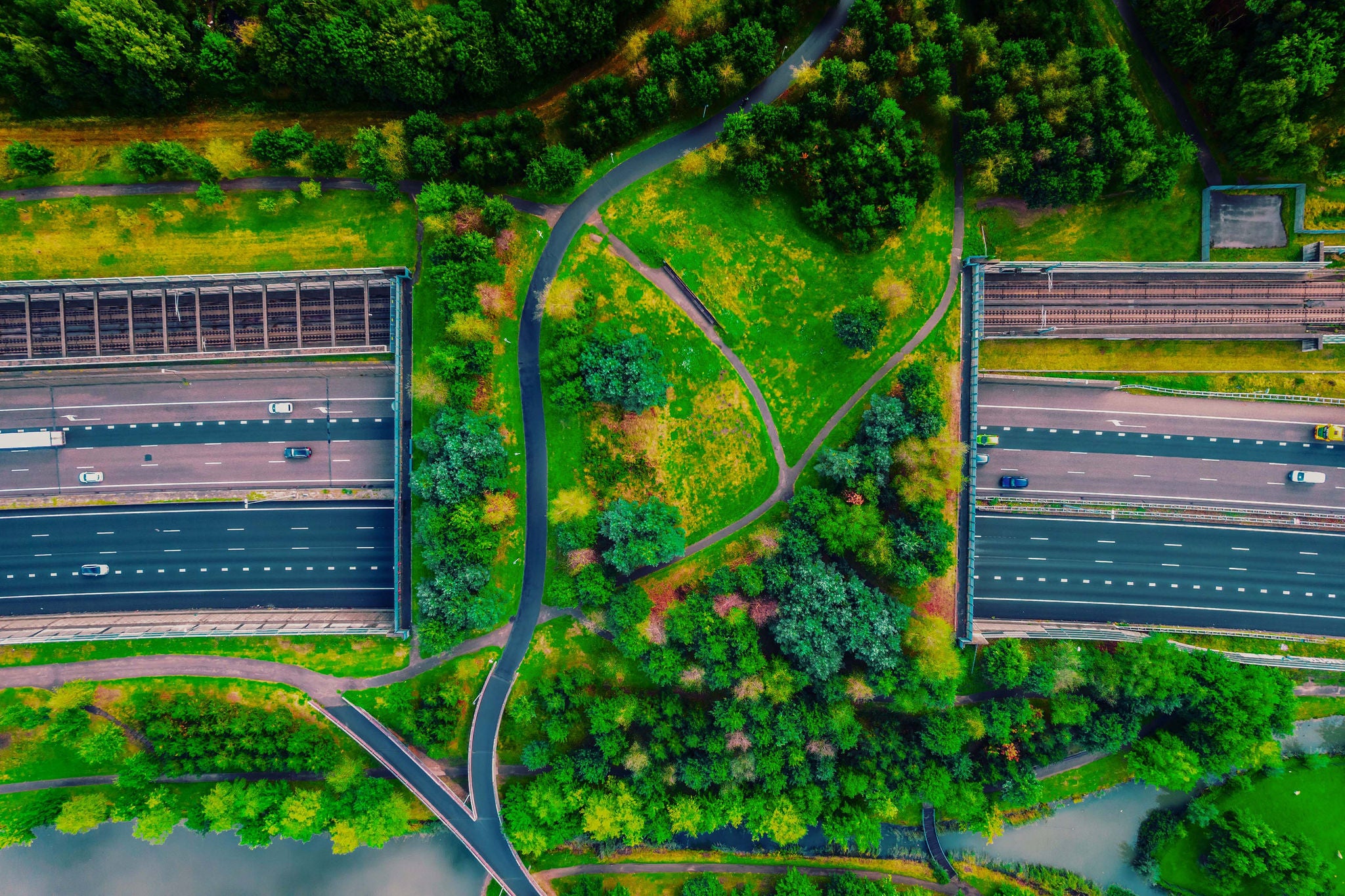 Prinsenbeek Park Over-Bos is a green public park installed above the semi underground highway crossing Breda. With minimal damage the highway is hidden under the green patchs that are connecting the city with bicycle lanes and footpaths. Breda is an example of a greener and developed city with sustainable futuristic vision.