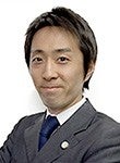 メリットパートナーズ法律事務所　弁護士　知念 芳文