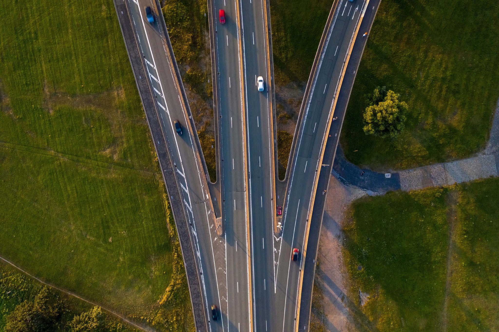 Germany, North Rhine-Westphalia, Dusseldorf, Aerial view of traffic on edge of Rheinkniebrucke