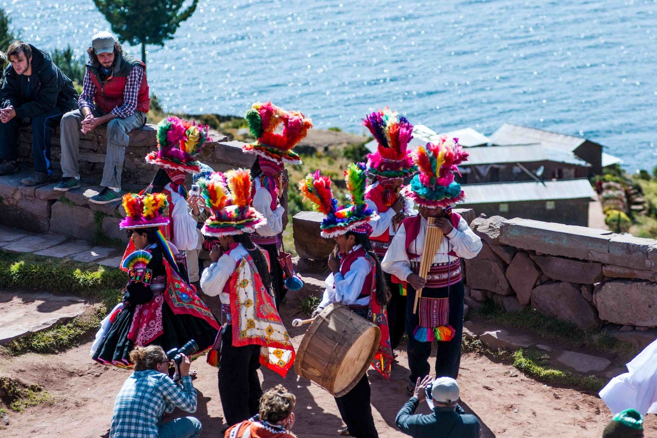 Músicos de la isla de Taquile en el lago Titicaca.