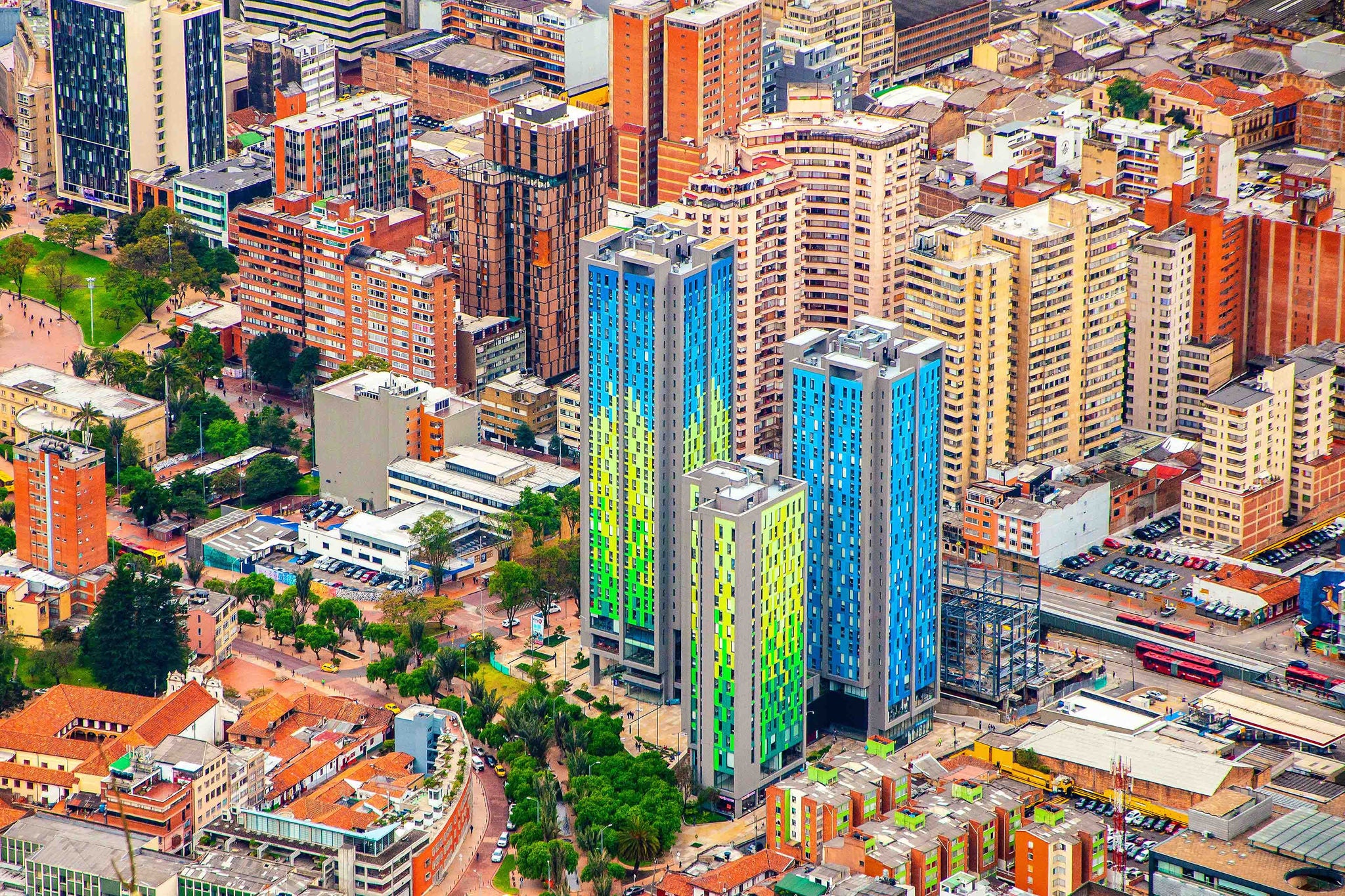 Ein Panoramablick auf die Stadt Bogota in Kolumbien vom Huegel Monserrate aus.