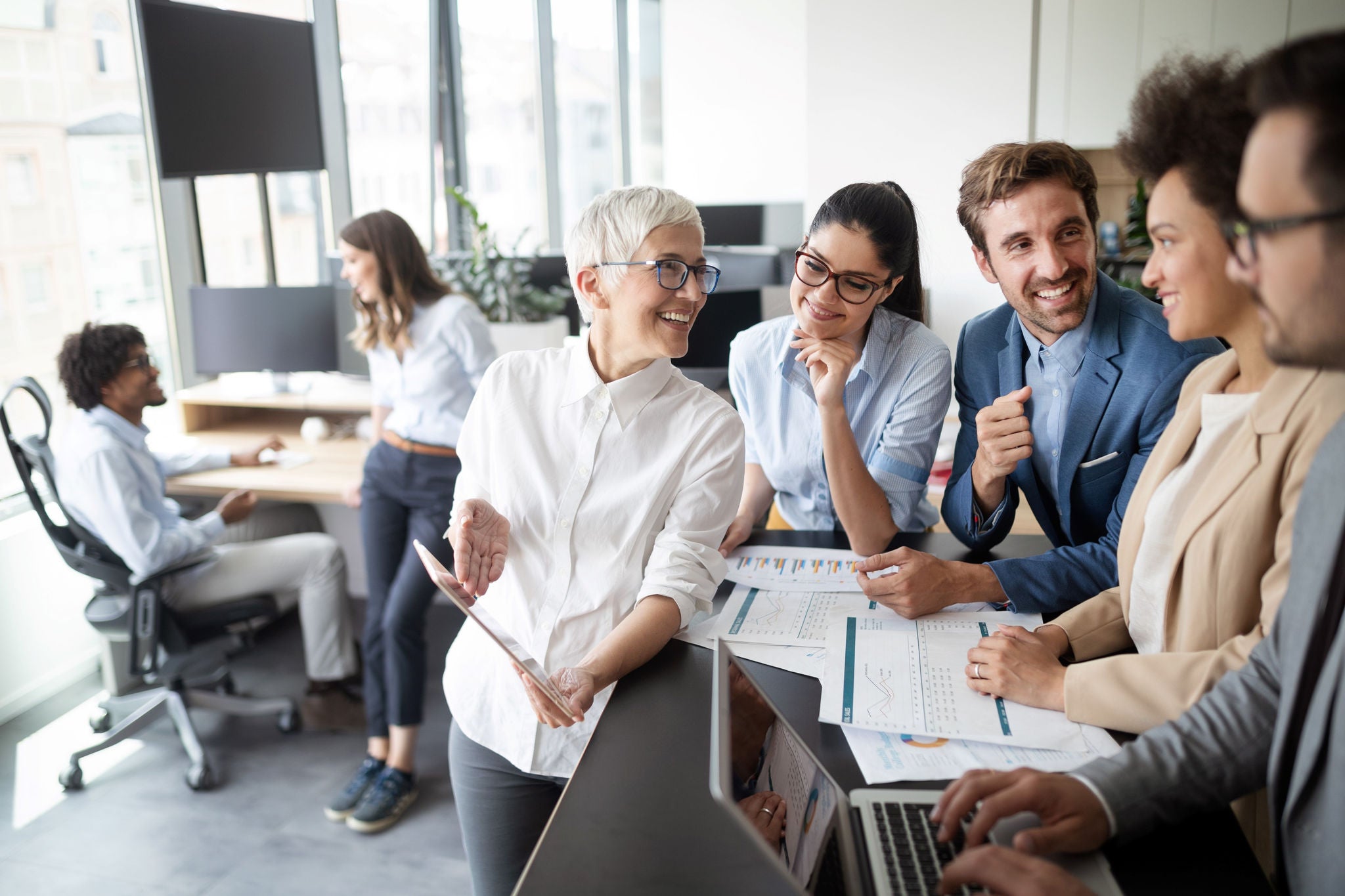 discussion-groupe-heureuse-ey