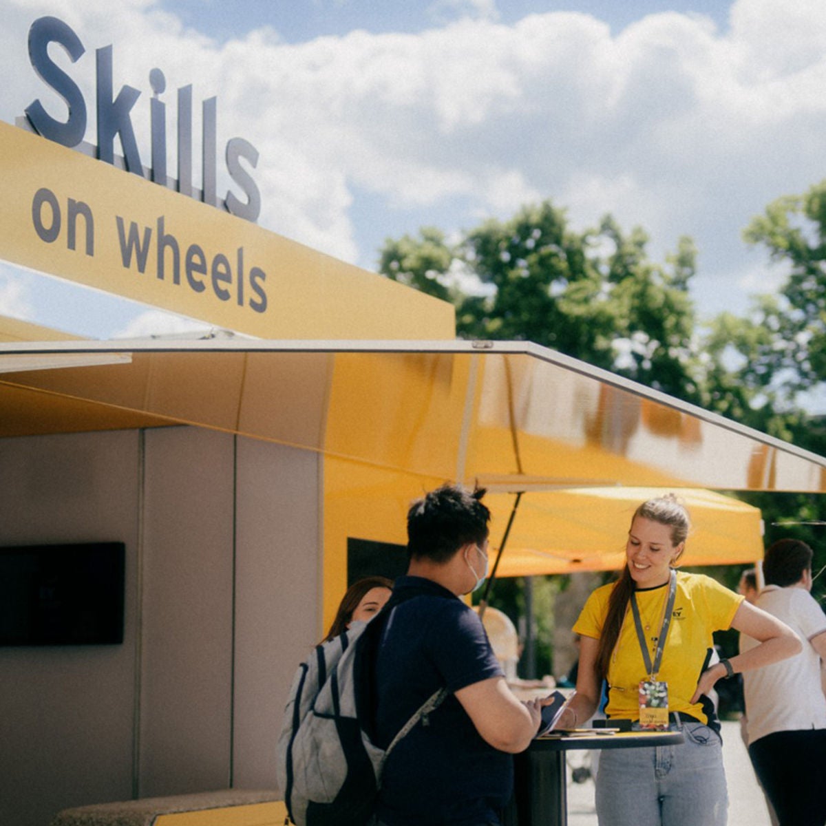 ey-skills-on-wheels-kachel.jpg