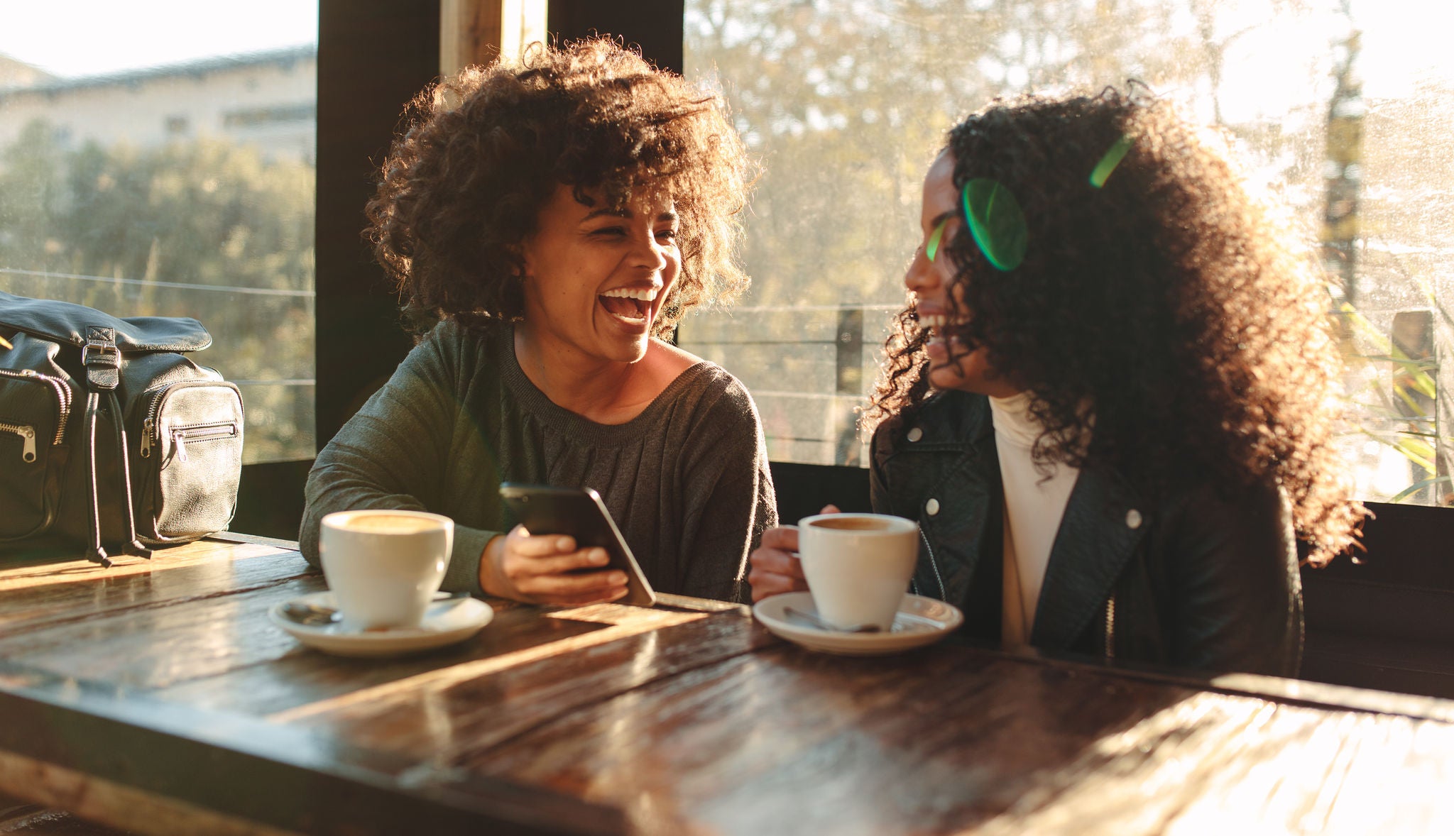 Du willst mehr über die ganz persönlichen Gründe und Geschichten unserer Kolleg:innen erfahren? Dann verabrede dich doch einfach mit ihnen zum virtuellen oder persönlichen Lunch. So erfährst du aus erster Hand, was du bei EY machen kannst und wie es ist, bei uns zu arbeiten. Wir freuen uns, dich kennenzulernen!