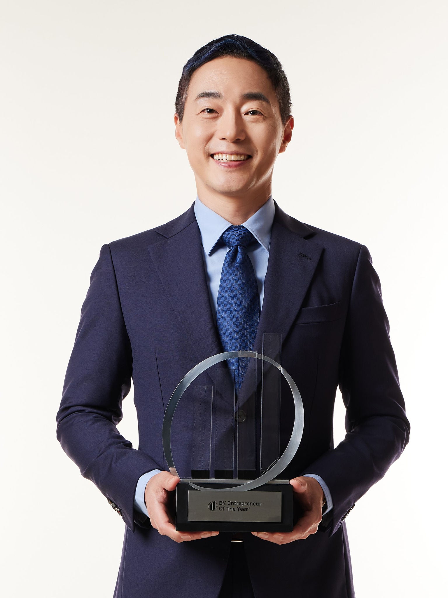 kr-eoy-social-enterprise-trophy