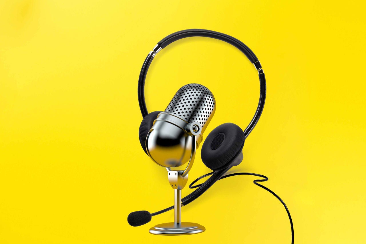 ey-headset-header-podcast-talk-version1-20230503