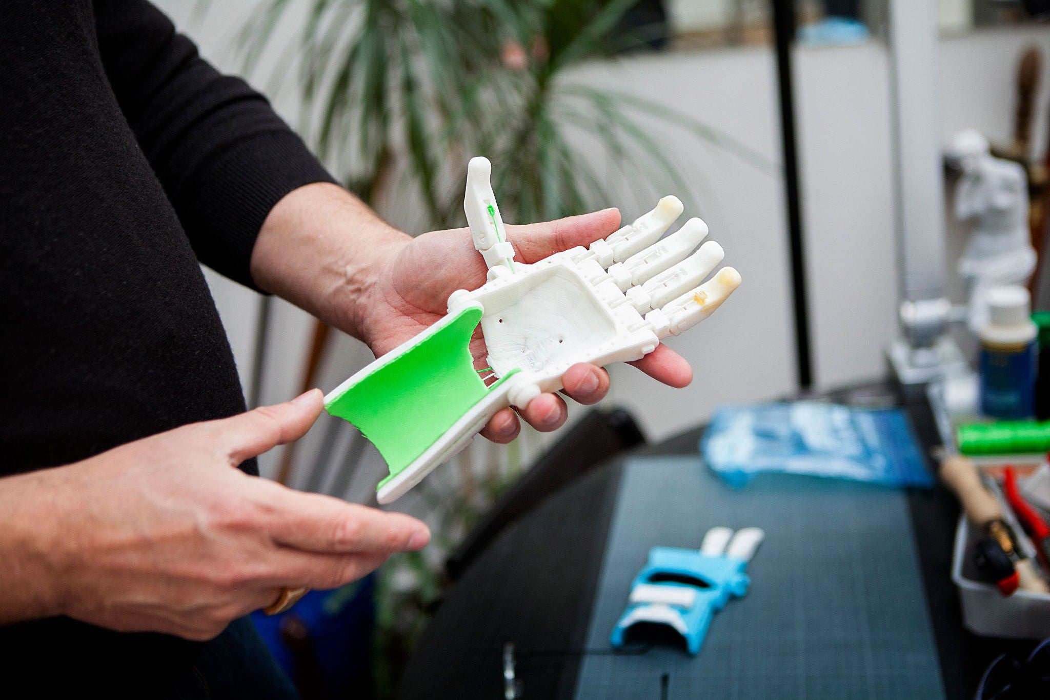 Manufacturing of a robotic hand in 3D printing for a disabled person