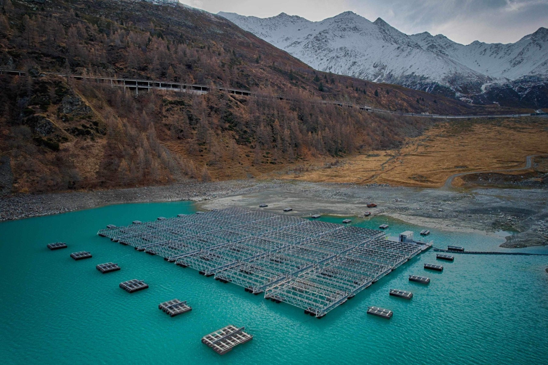 Floating photovoltaic solar energy power plant