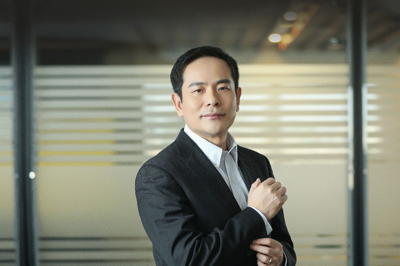 Photographic portrait of  Alex Zhu