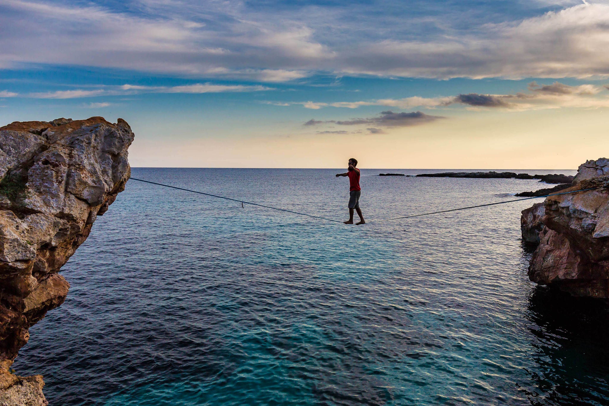 practice slackline over the sea 