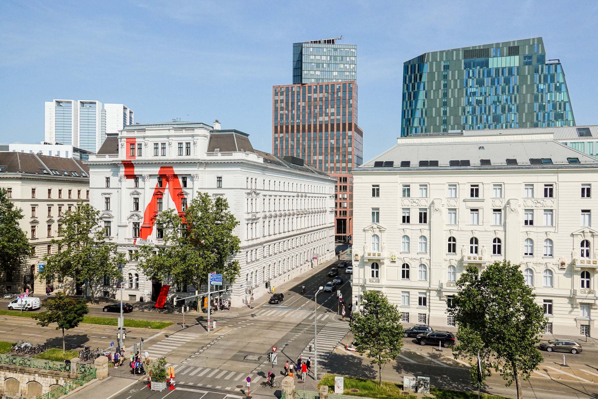 Blick auf das Zentrum Wien-Mitte mit Justizturm und Finanzministerium.