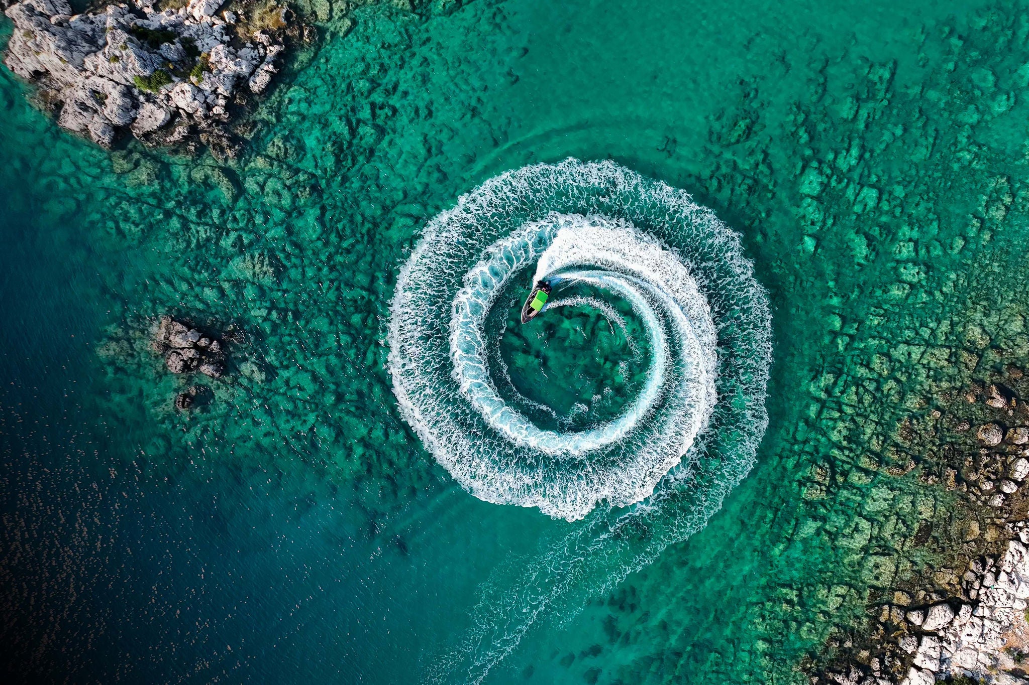 ey-aerial-view-of-a-speed-boat-in-antalya-kekova