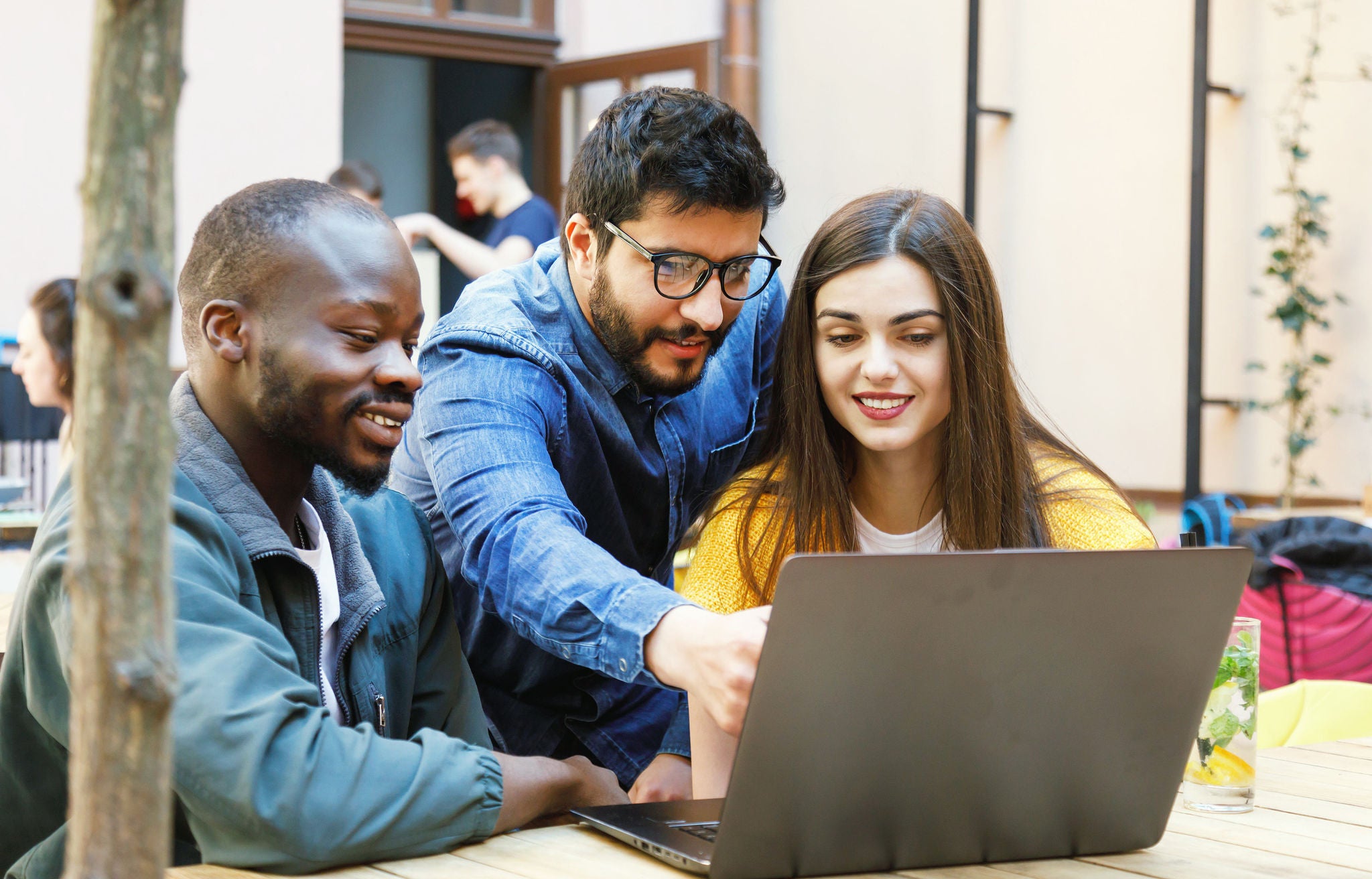 Students having a discussion with laptop