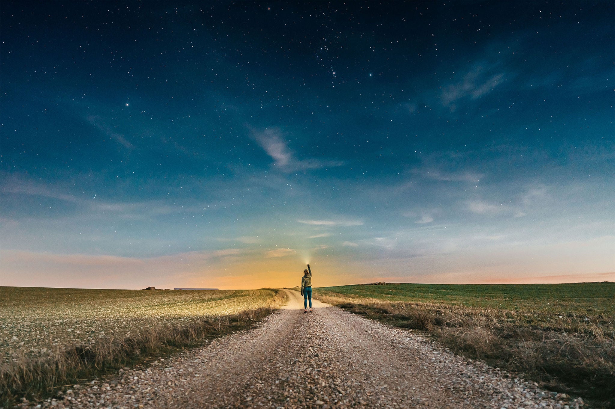 ey-woman-flashlight-nightsky-background-light