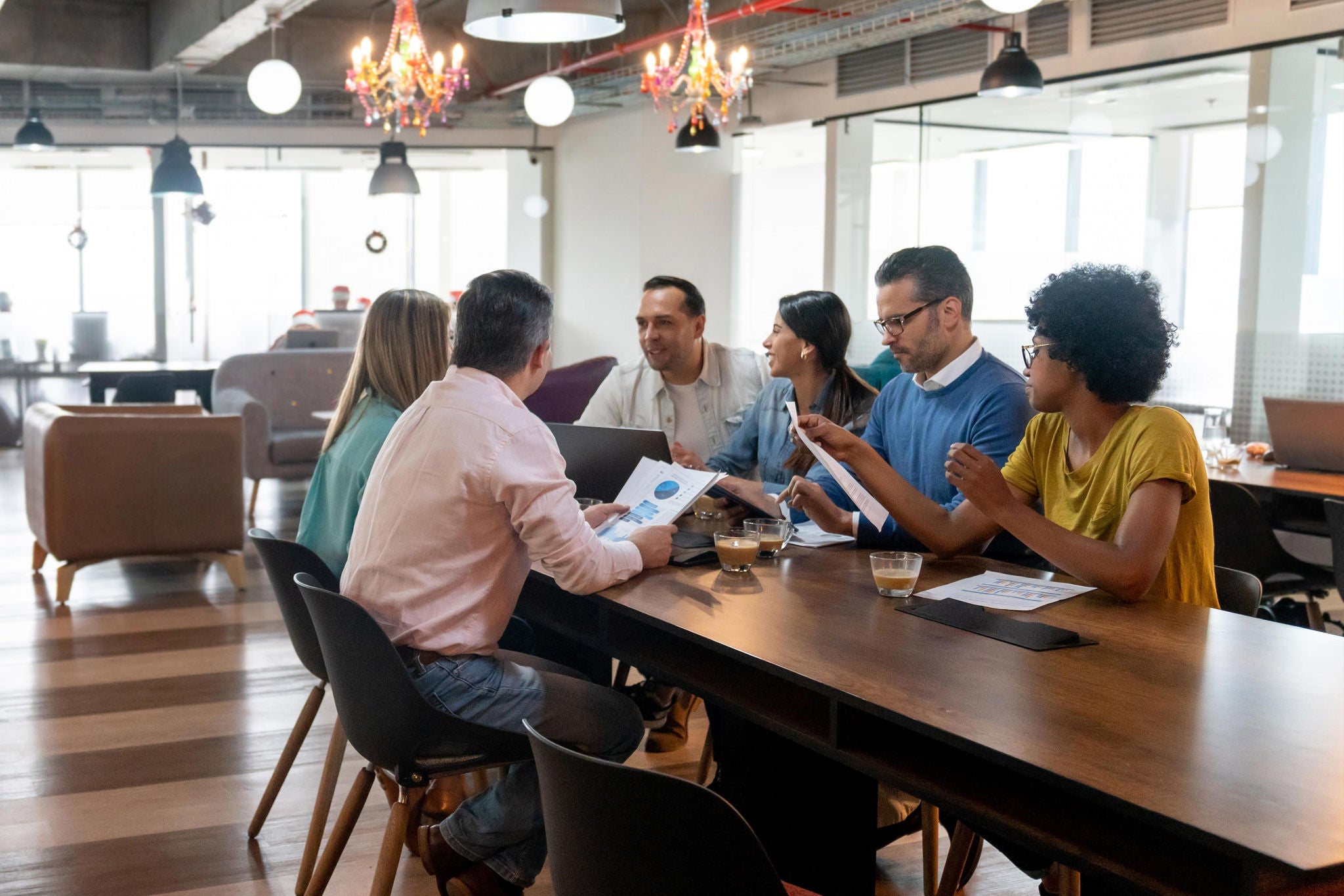 employees having a meeting in a cafe