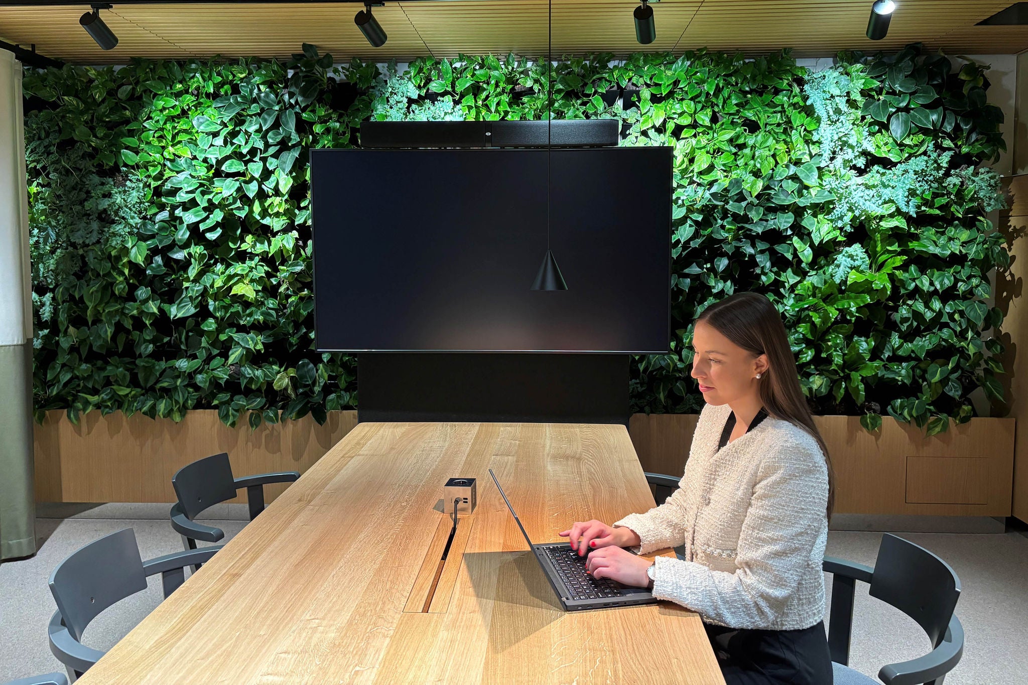 Women working on laptop