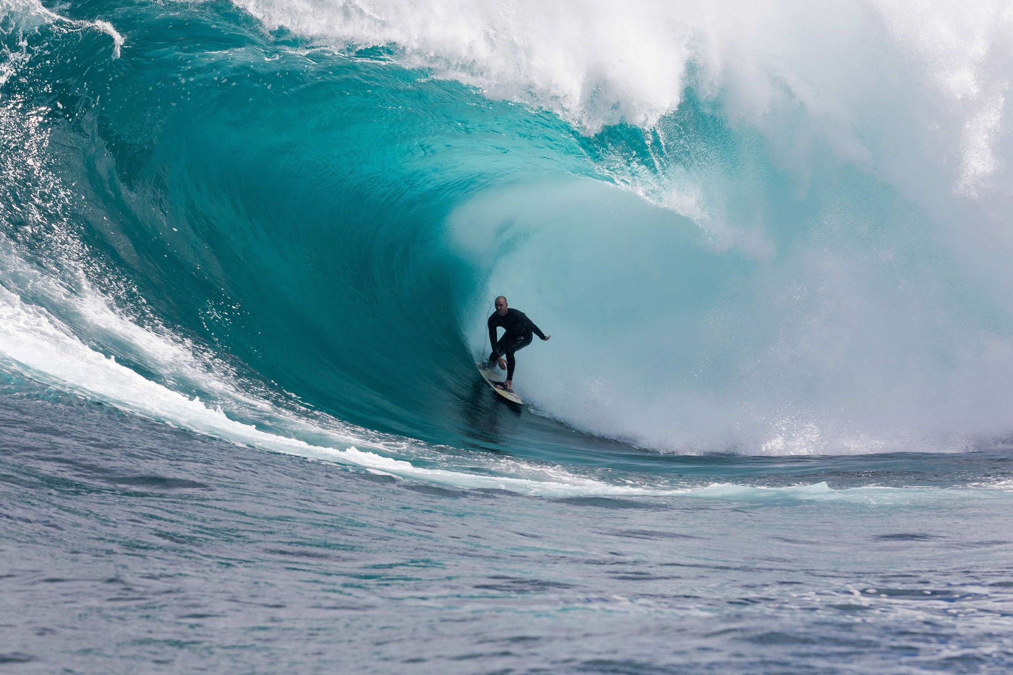 ey-man-surfing-a-wave-in-the-ocean