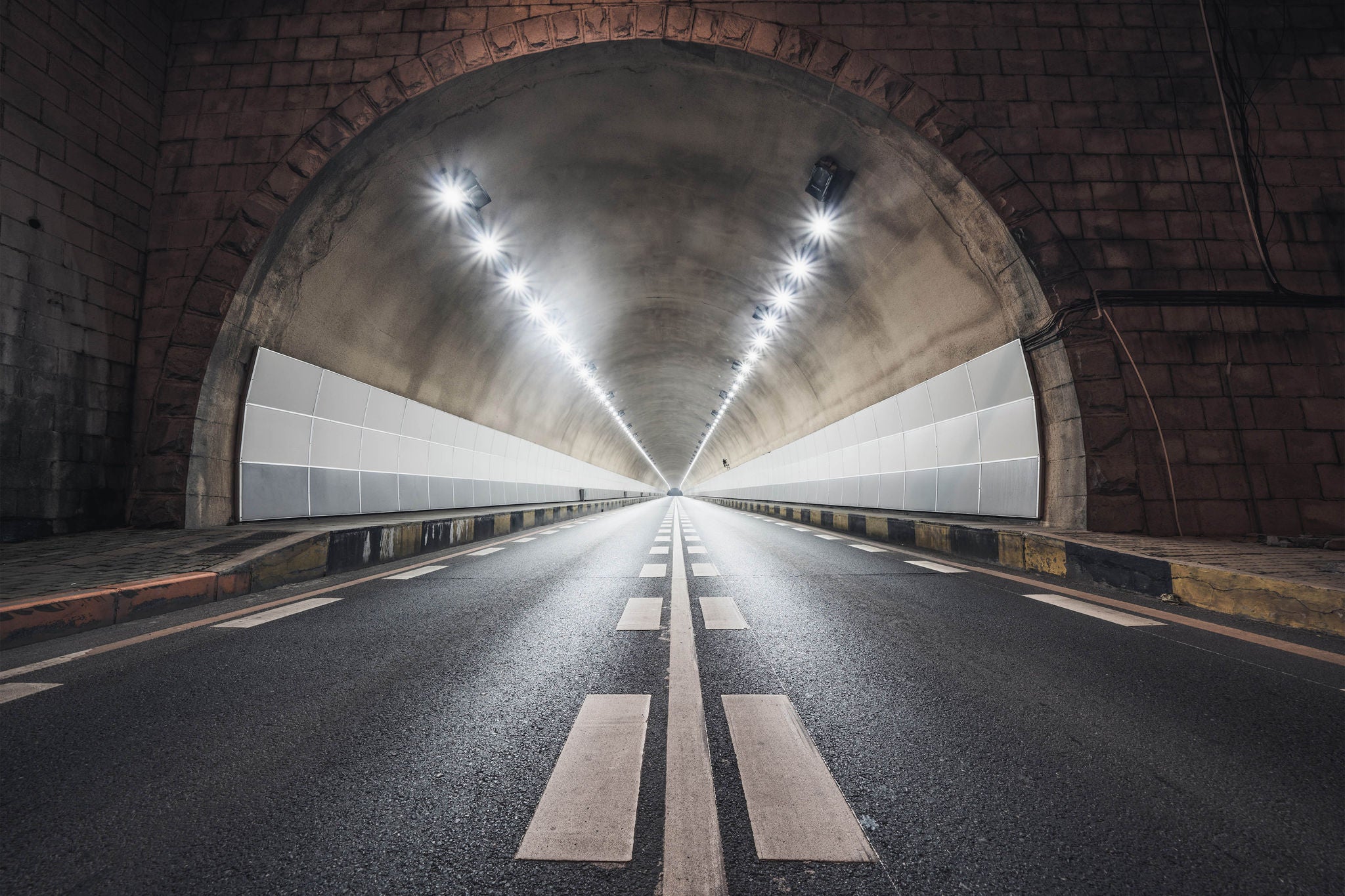 Ljus i en vägtunnel