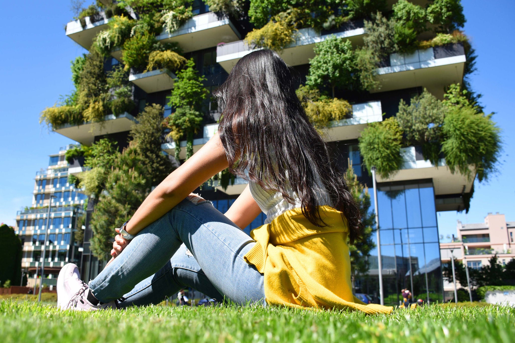 ey girl looking at building