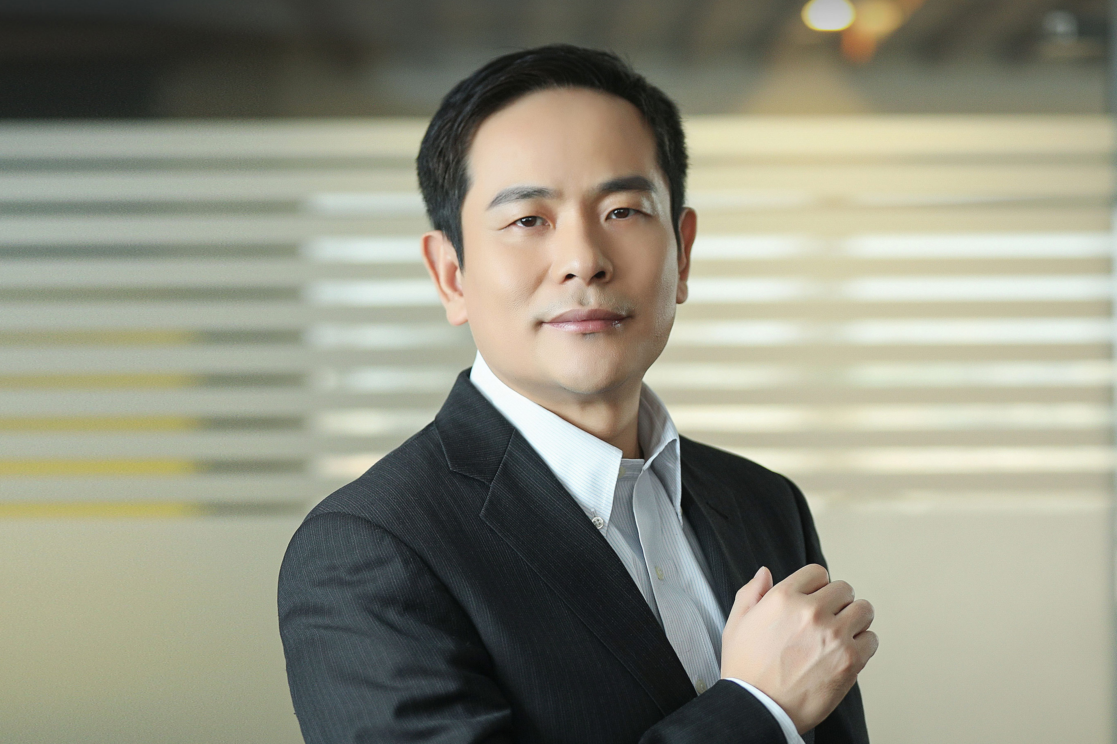 Photographic portrait of  Alex Zhu