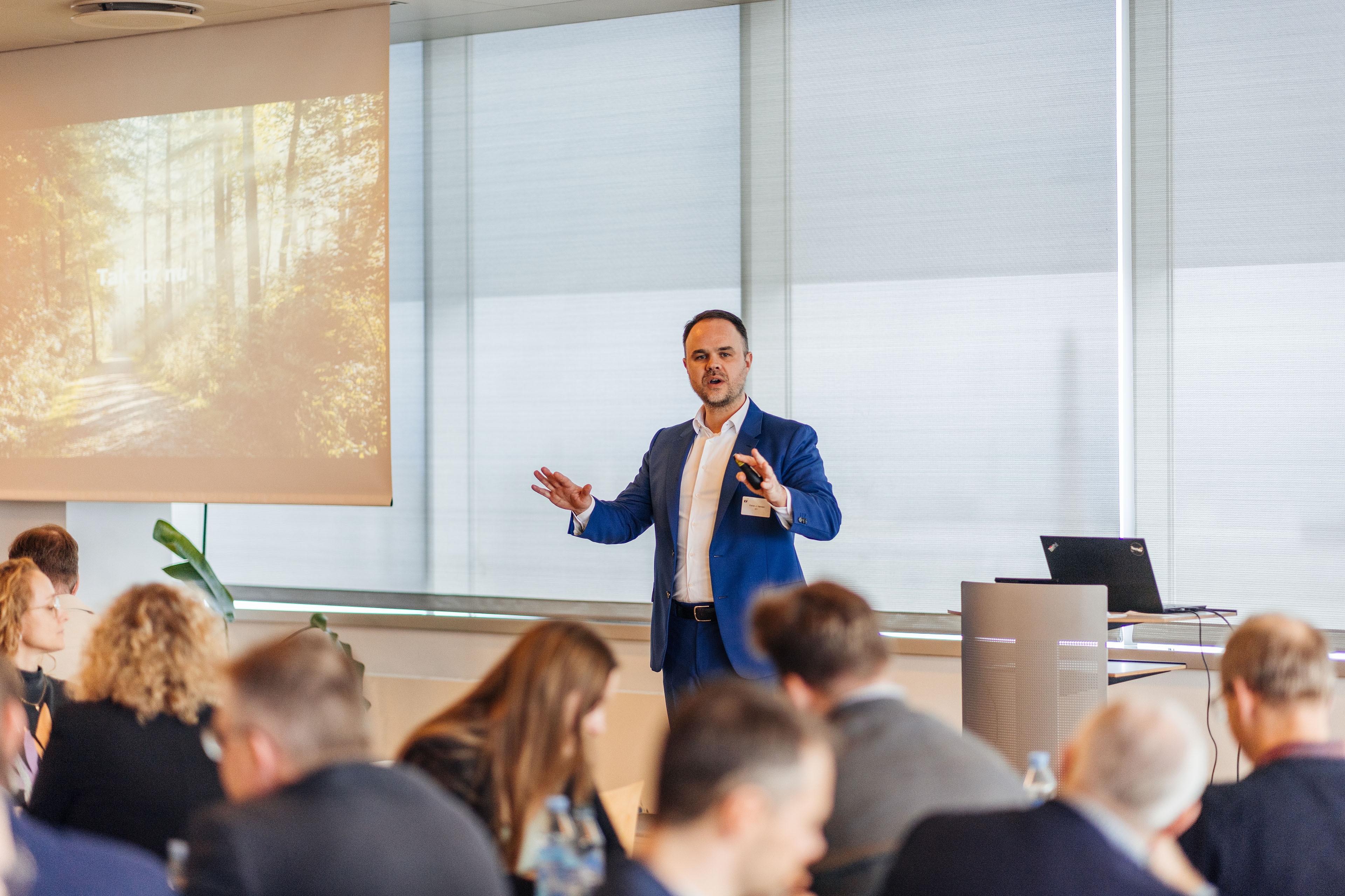 Esben J. Hansen fra EY præsenterer ved ESG-event