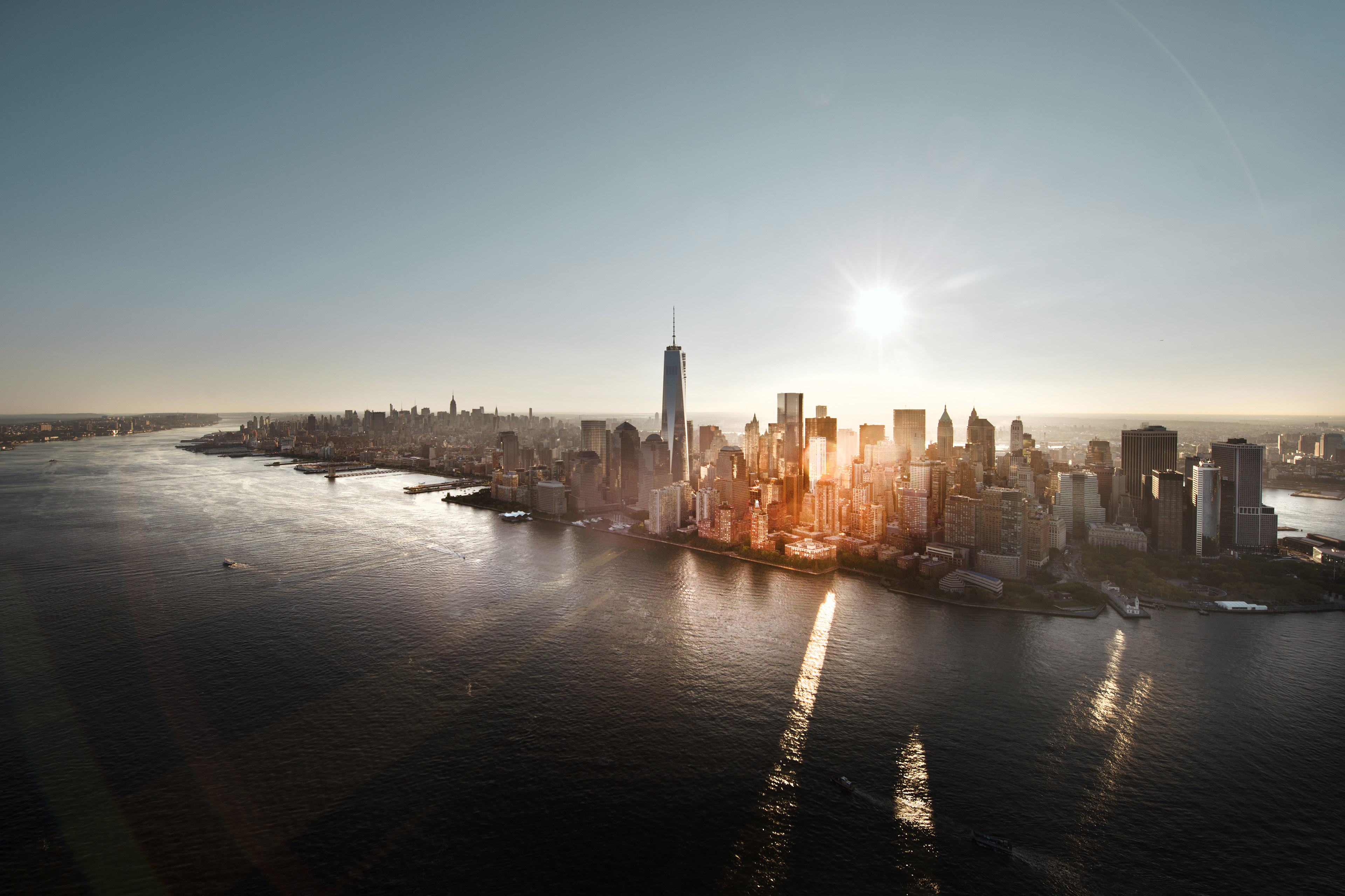 Luftfoto af Manhattan i solopgang