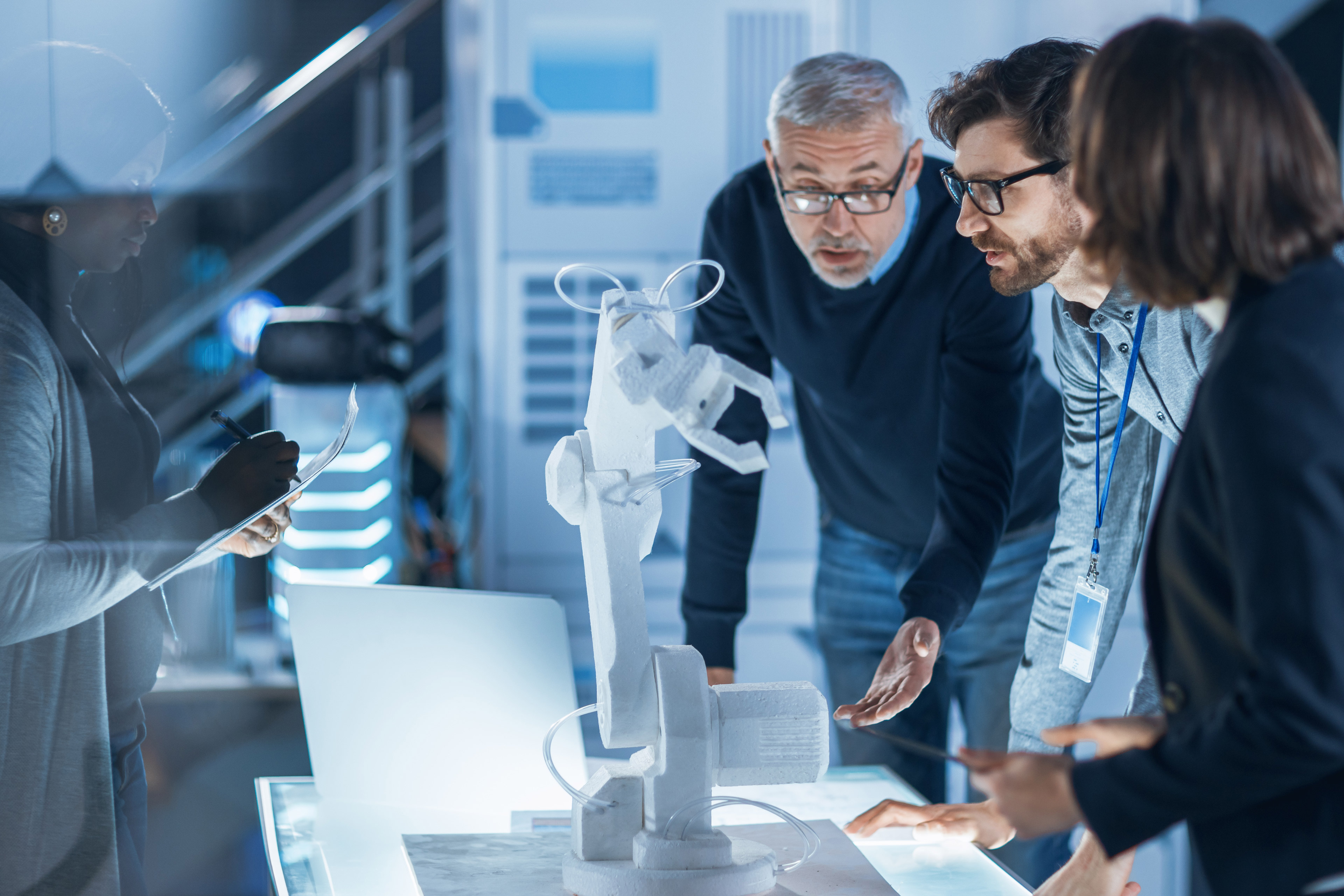 Treffen der Ingenieure im Roboterforschungslabor: Ingenieure