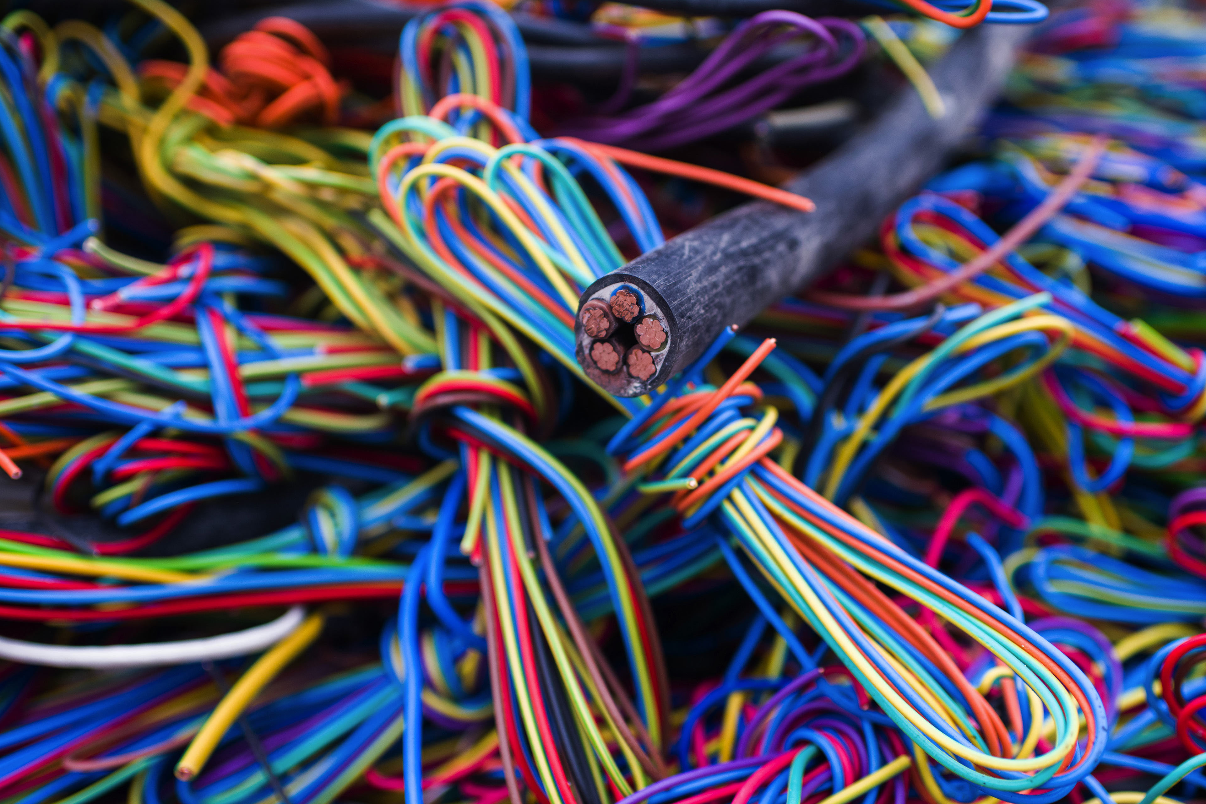 Kunststoffbeschichtete Kupferkabel in einer Recyclinganlage. Photograph: Nathan Laine/Bloomberg