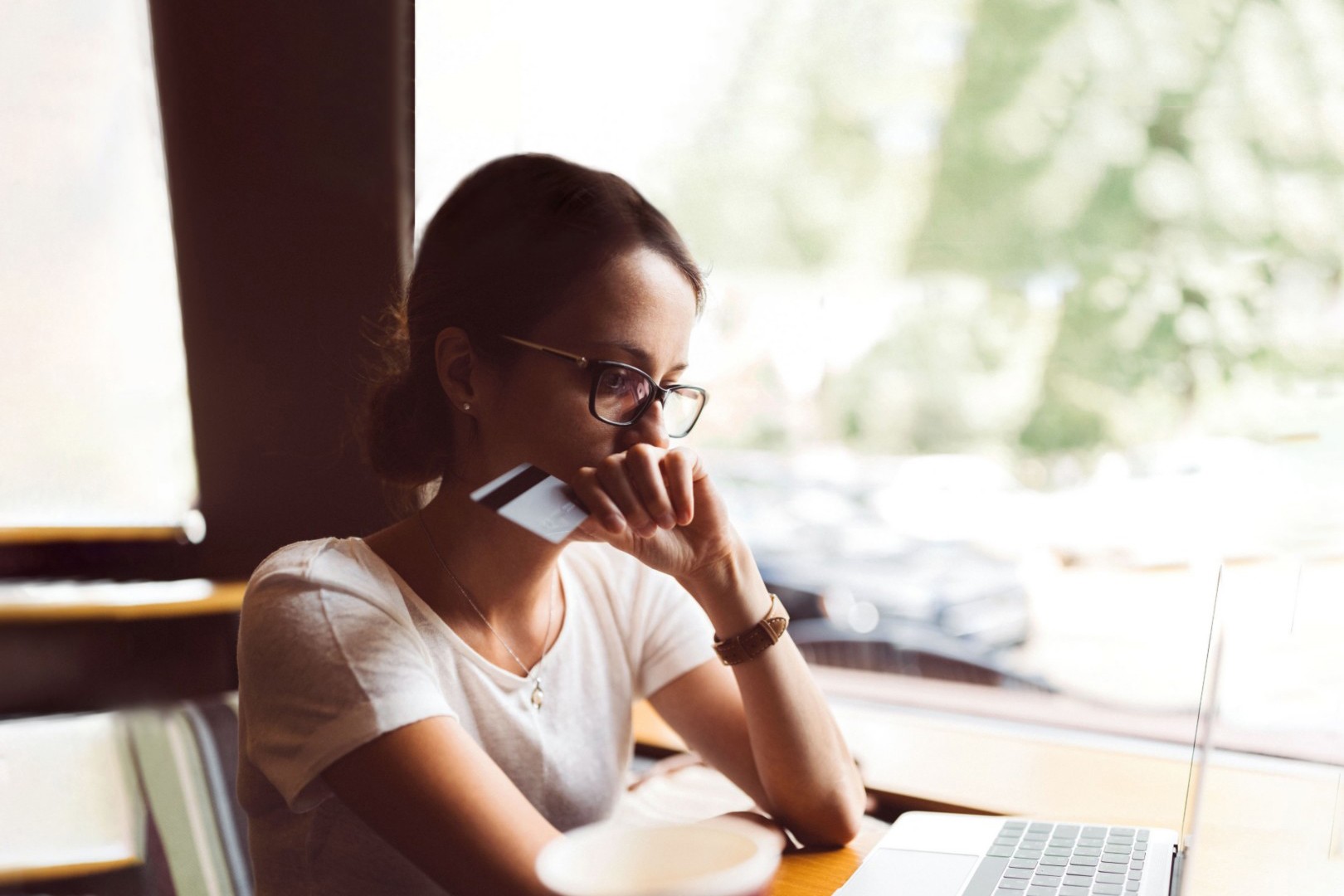 Women, victim of credit card fraud.