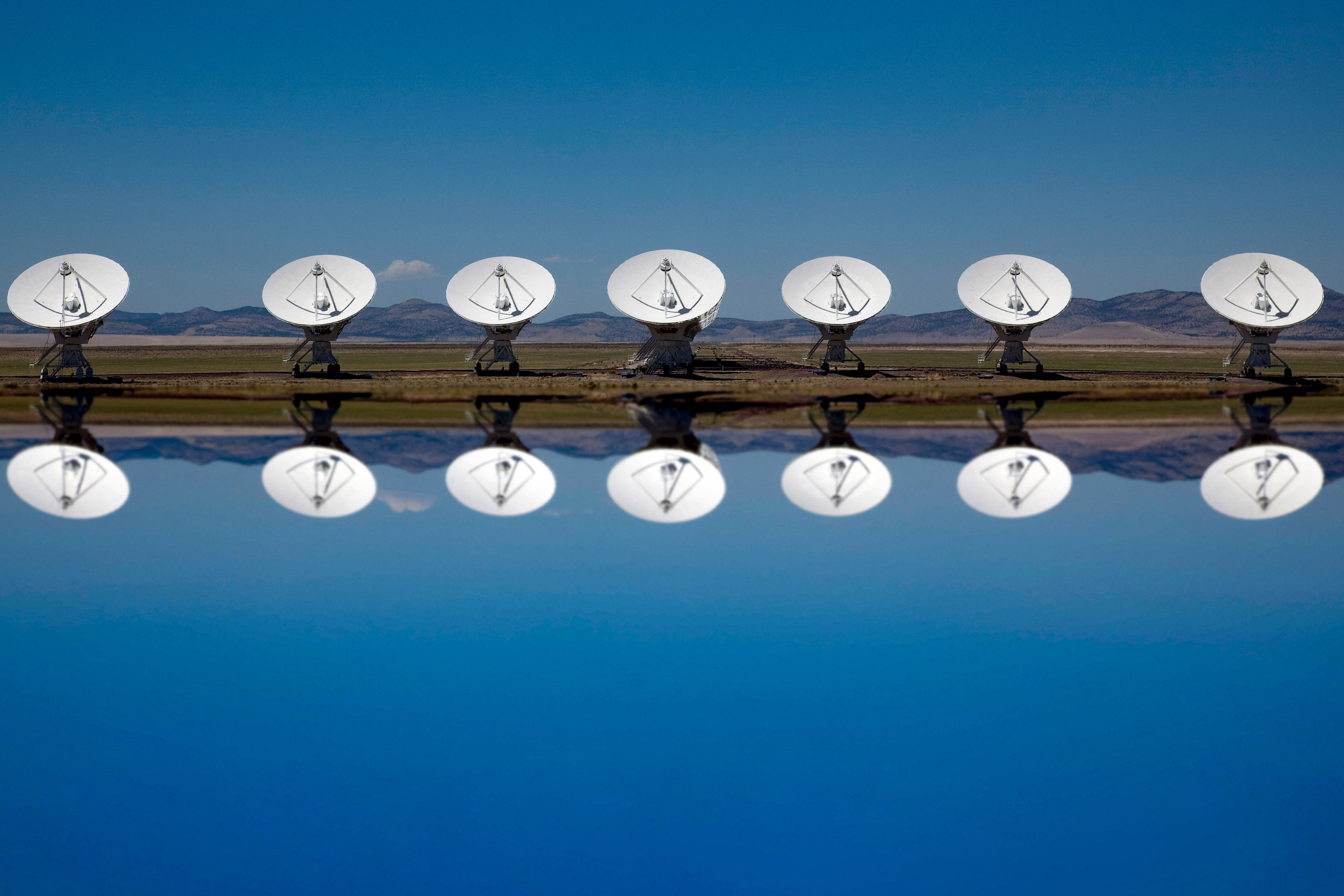 Very large array radio telescopes dishes