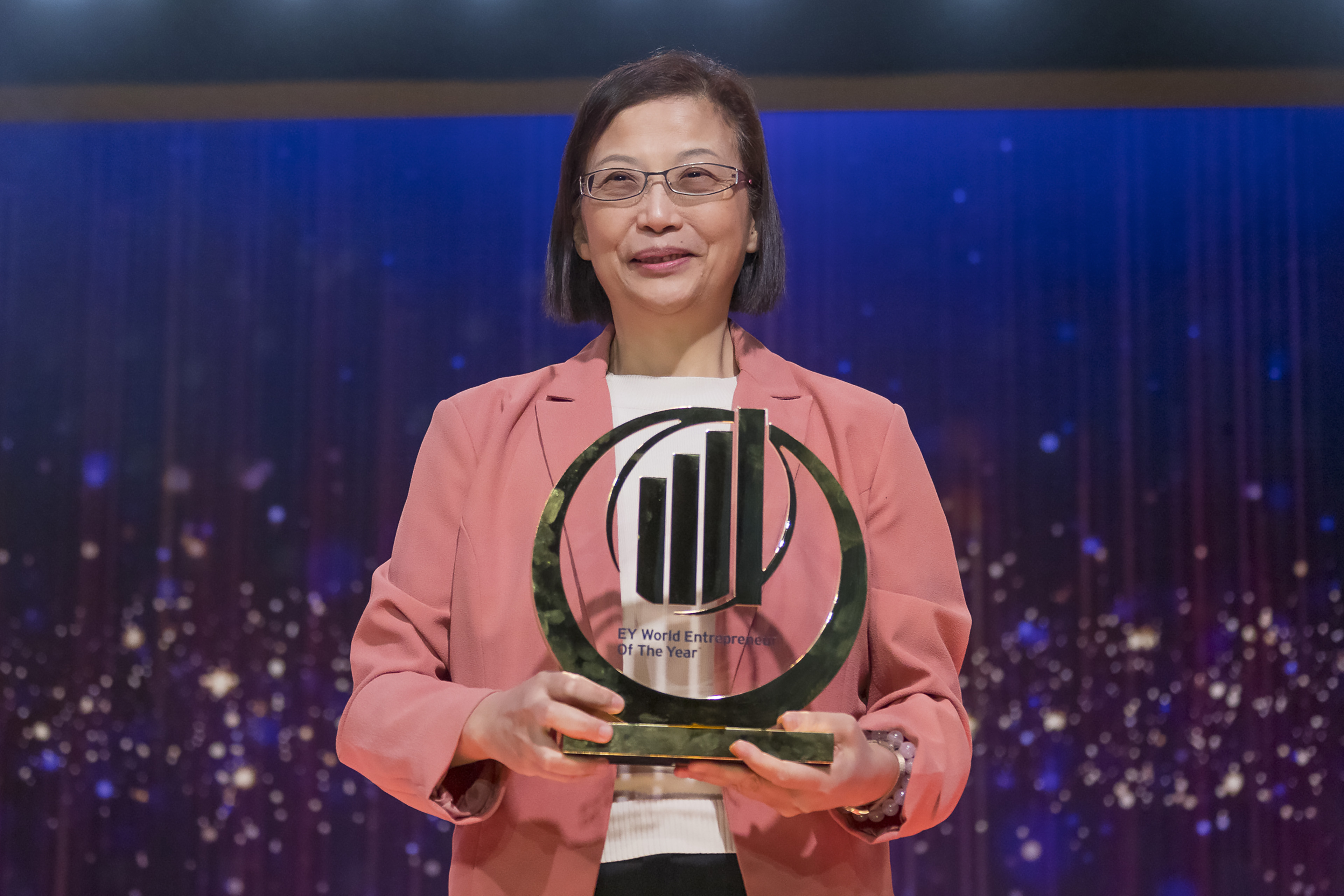 WEOY winner 2023 Doris Hsu Hero